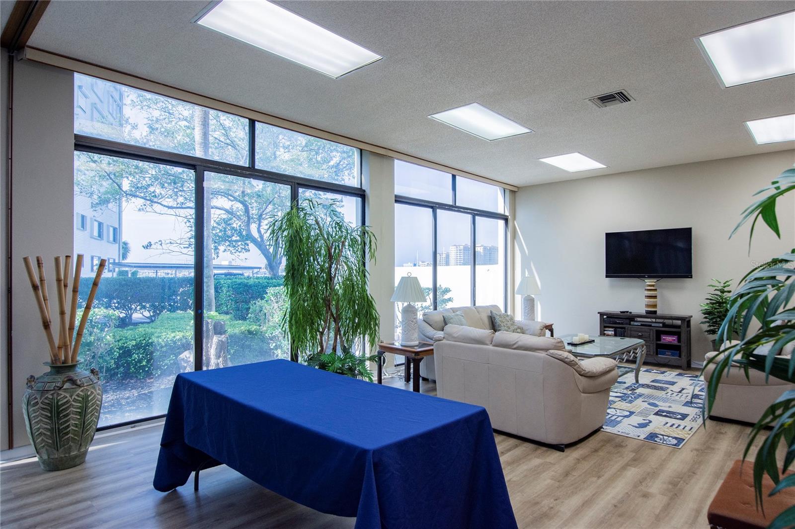 Image 42 of 62 For 660 Island Way #206  206