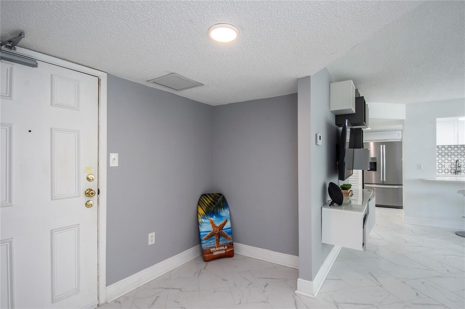 Image 8 of 62 For 660 Island Way #206  206
