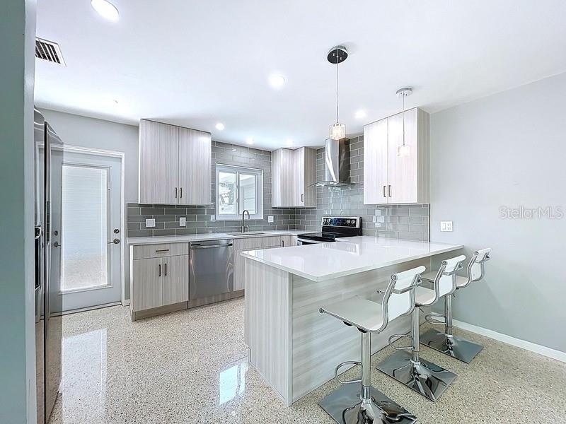 Image 2 of 28 For 6268 39th Avenue N