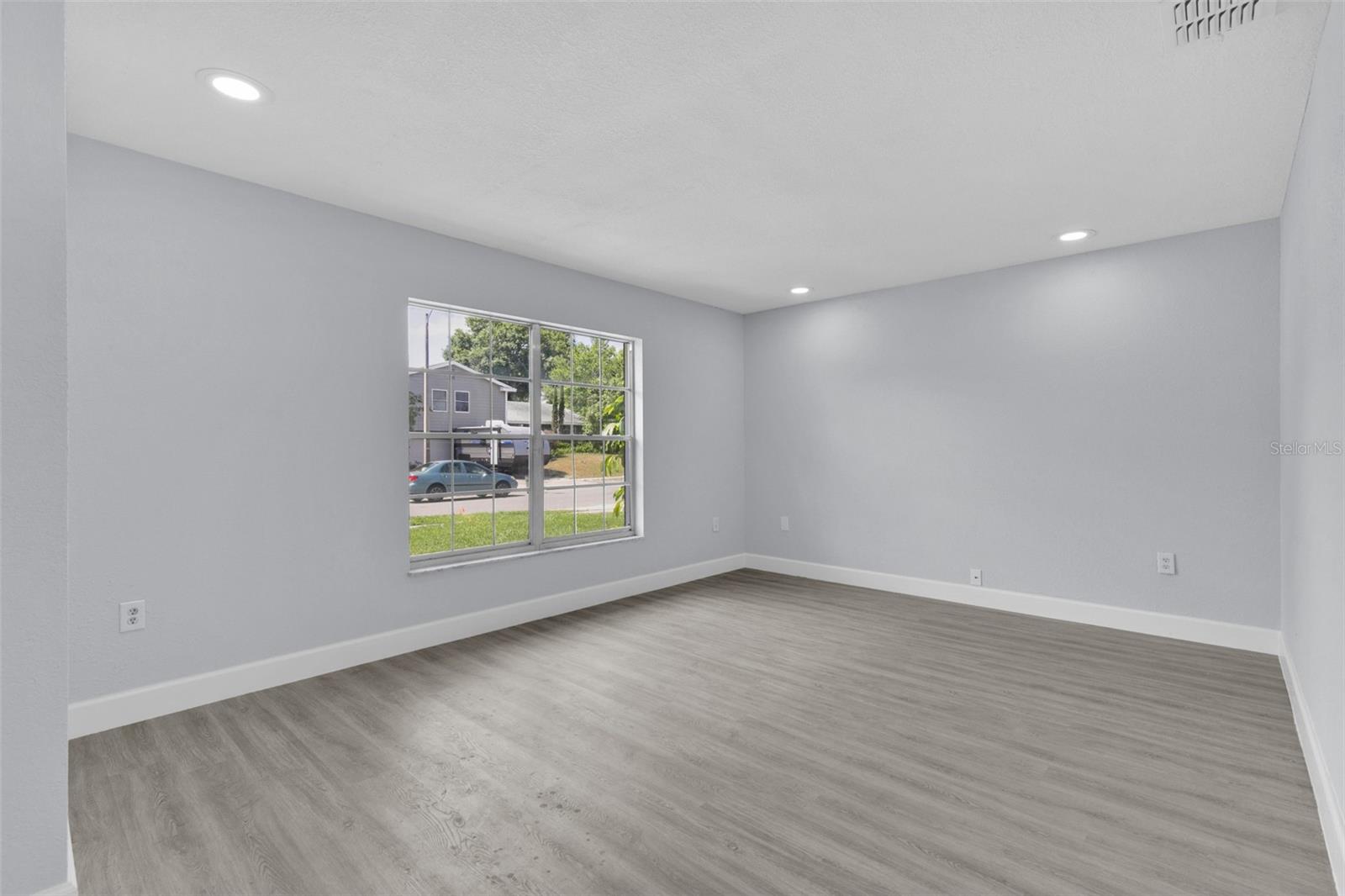 Image 11 of 29 For 1913 Poinsetta Lane