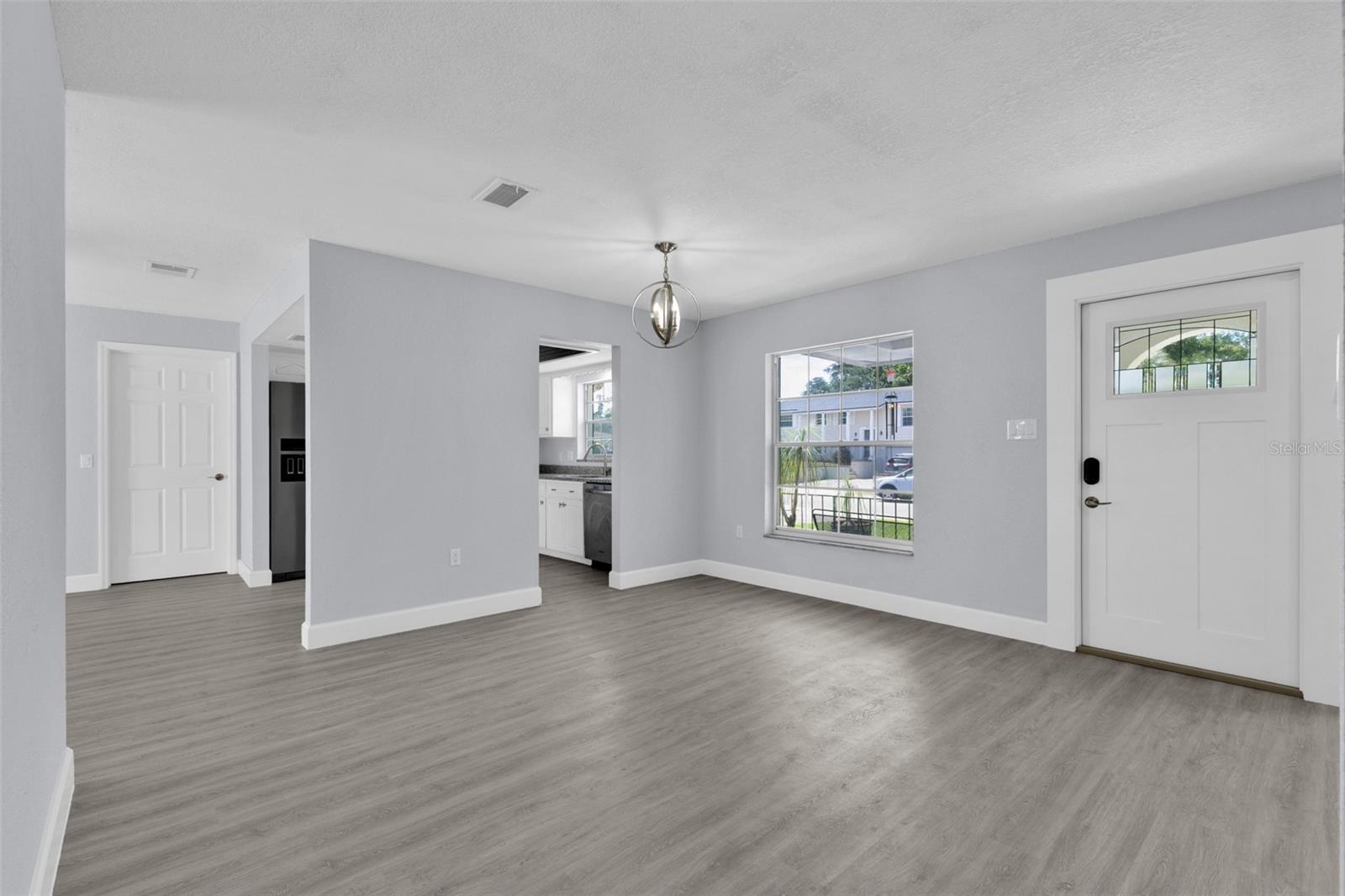 Image 13 of 29 For 1913 Poinsetta Lane