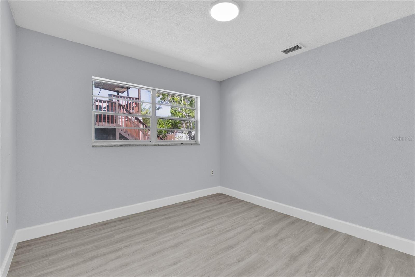 Image 20 of 29 For 1913 Poinsetta Lane