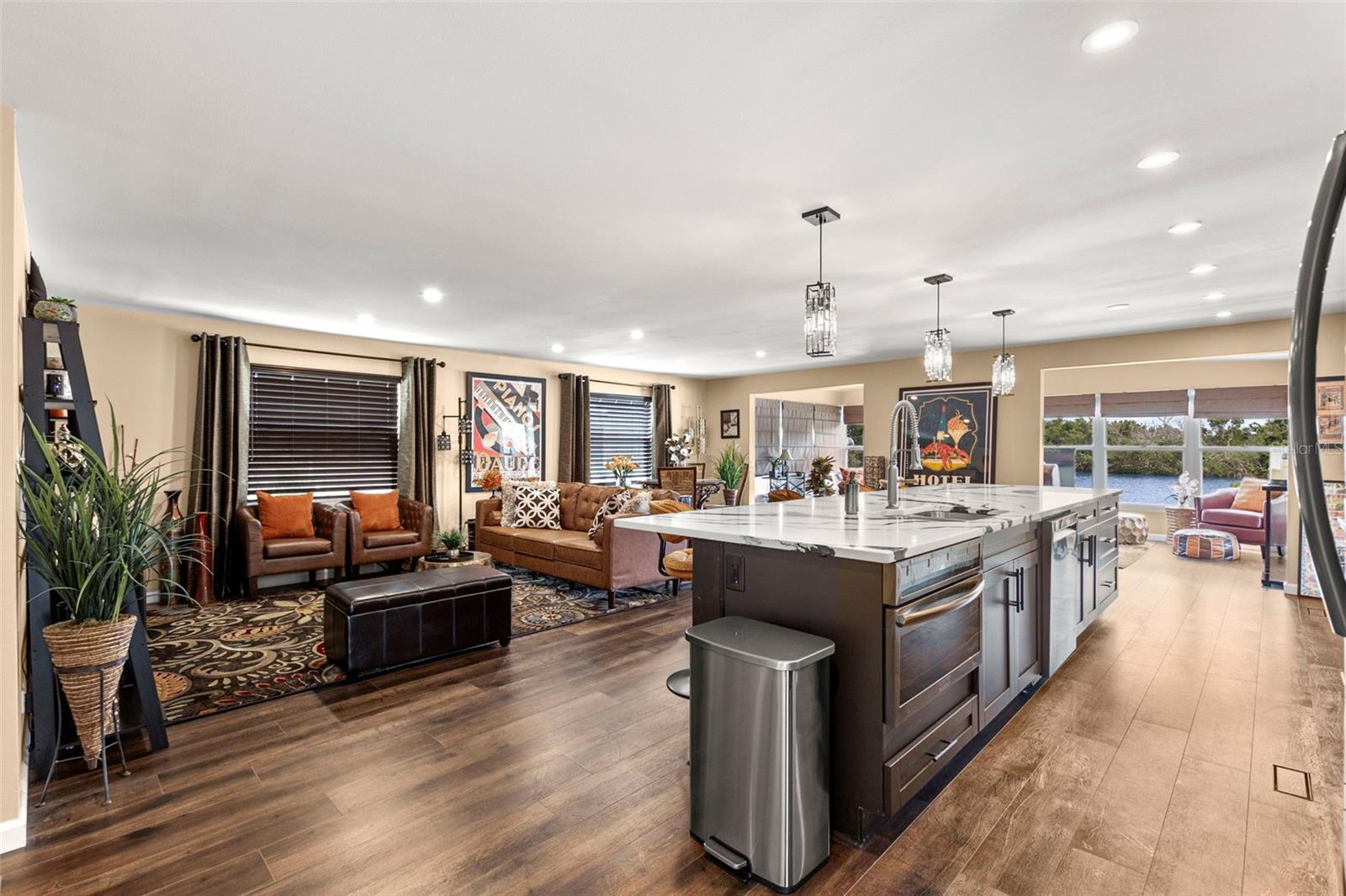 Image 4 of 31 For 646 Mount Oak Avenue Ne 731