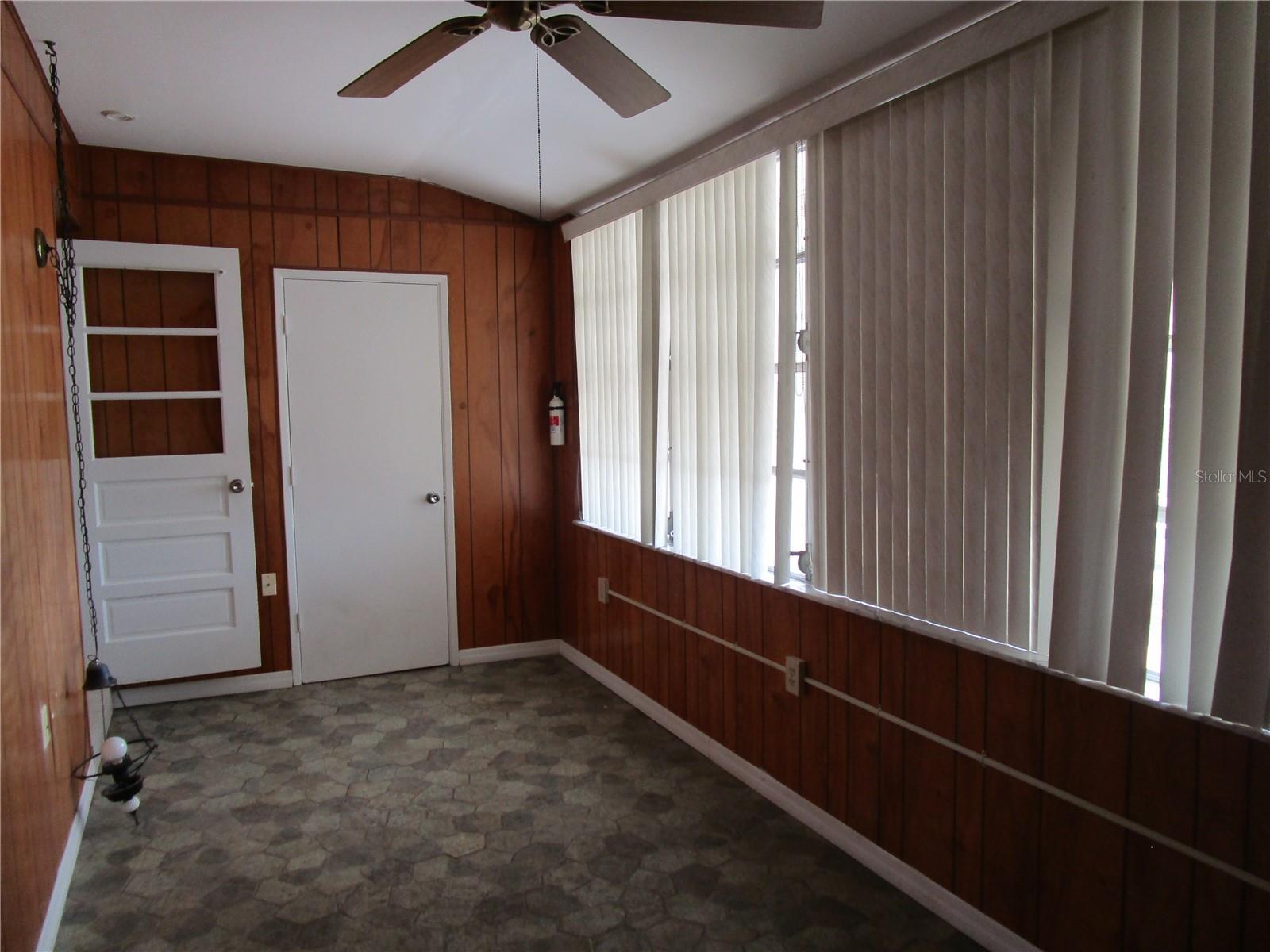 Image 11 of 43 For 6015 19th Street N 301