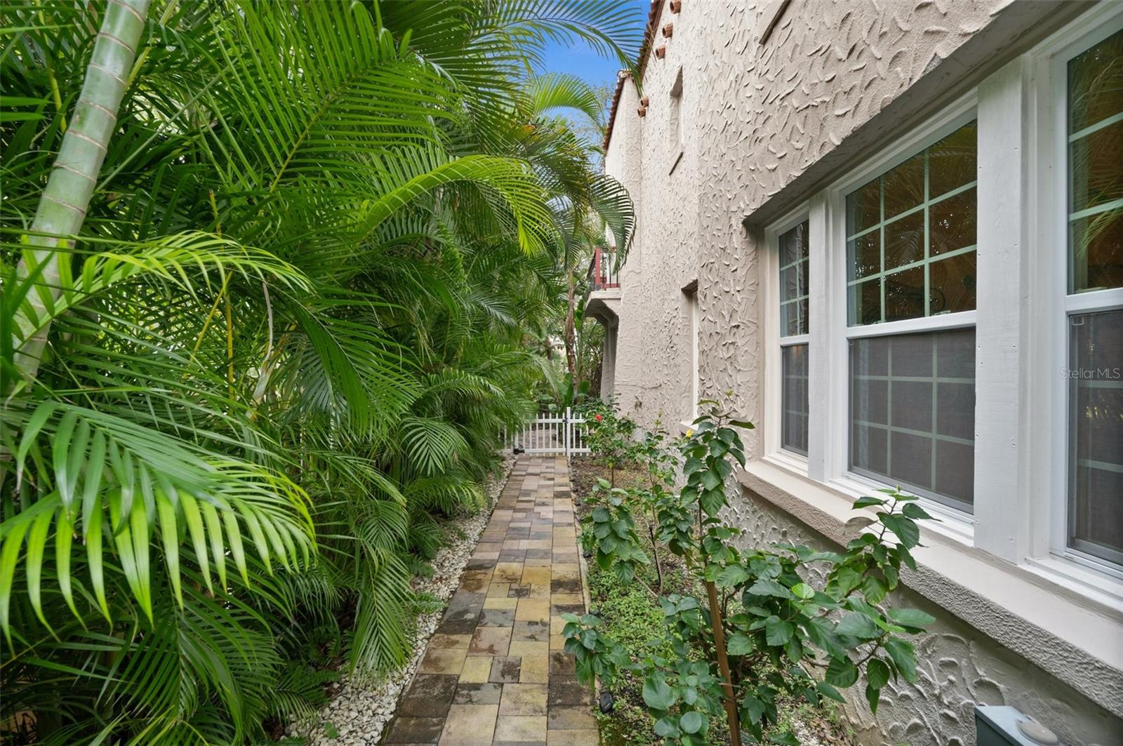 Image 11 of 80 For 325 49th Street N 1