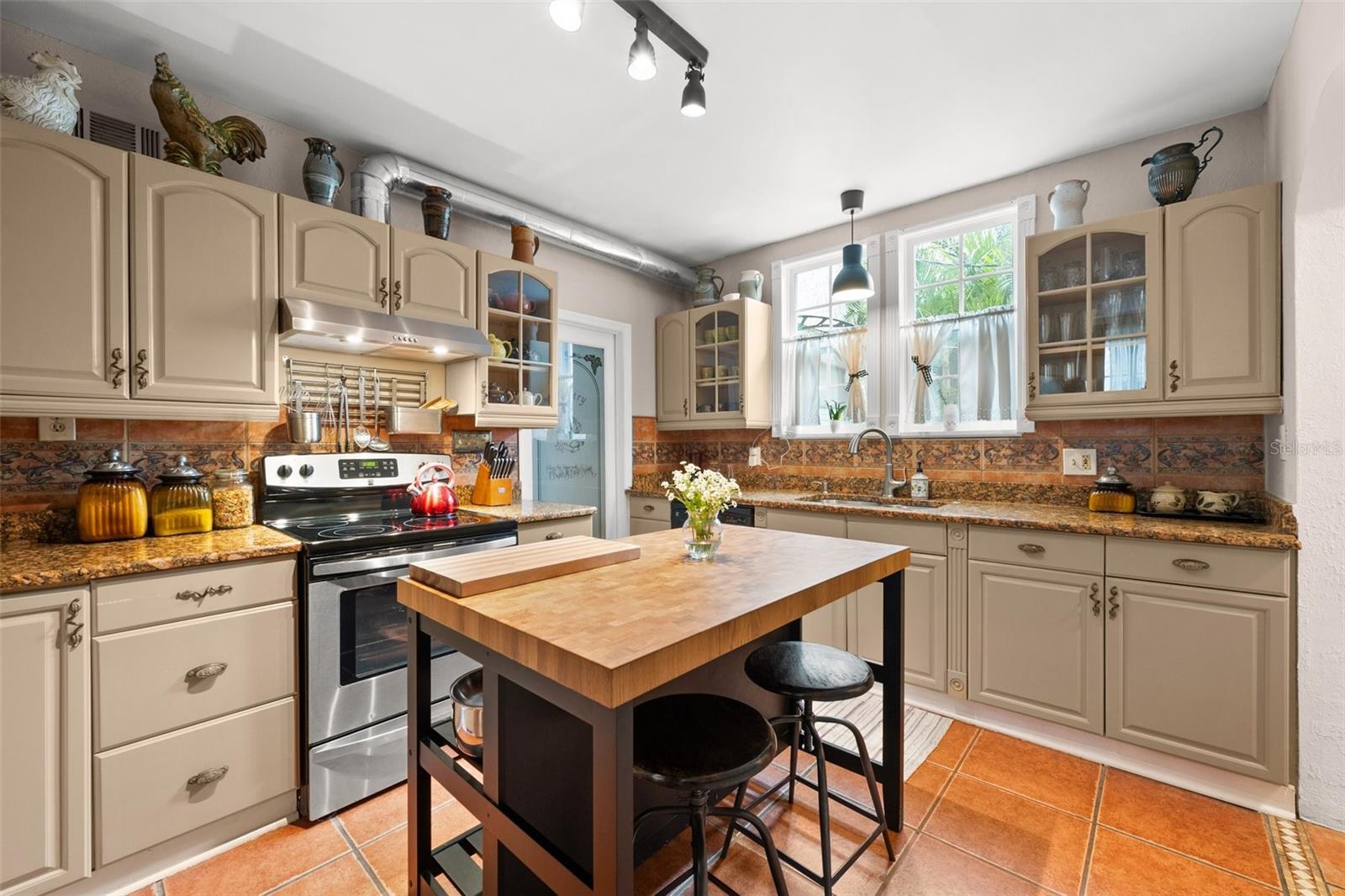 Image 35 of 80 For 325 49th Street N 1
