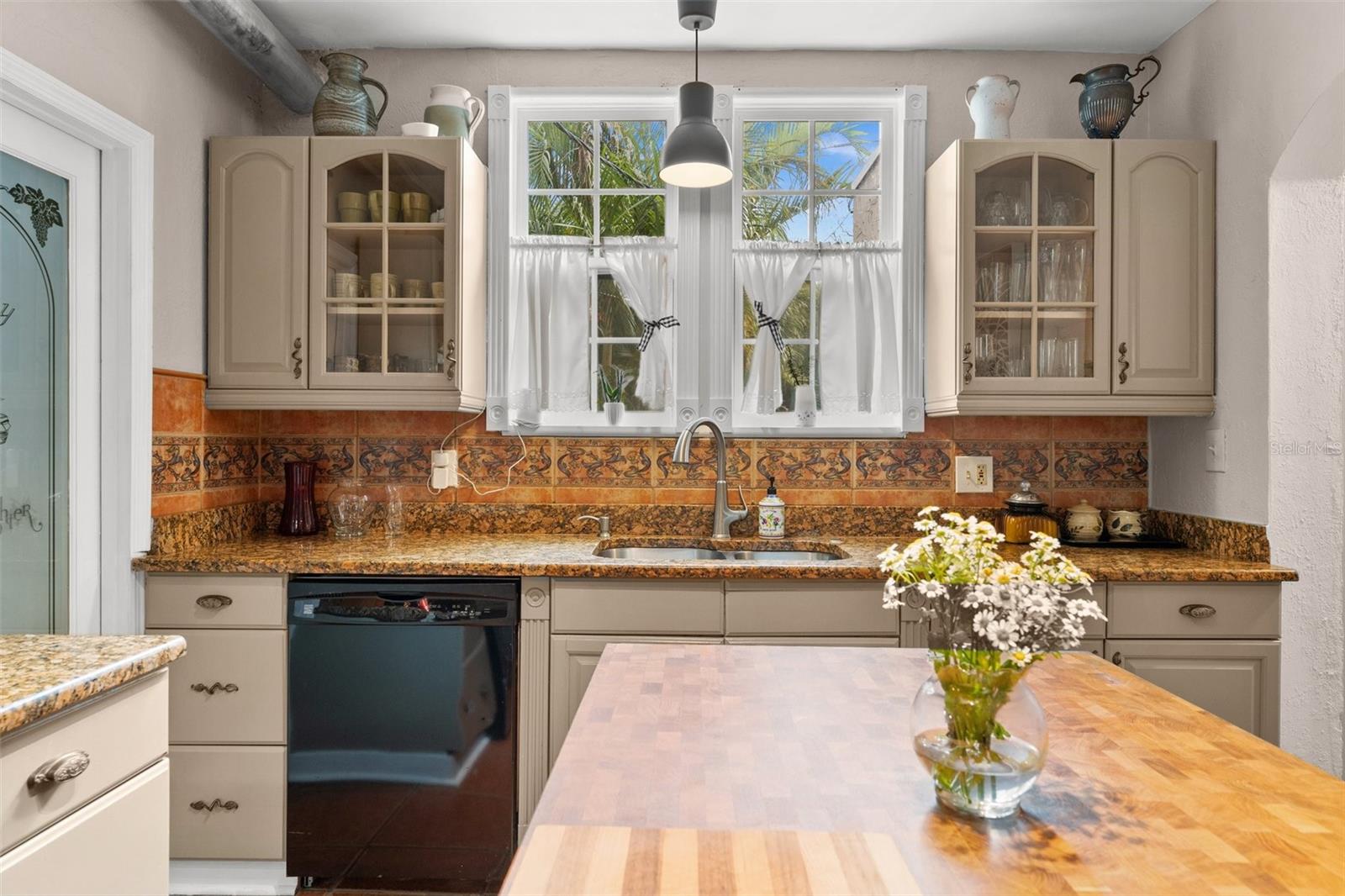 Image 36 of 80 For 325 49th Street N 1