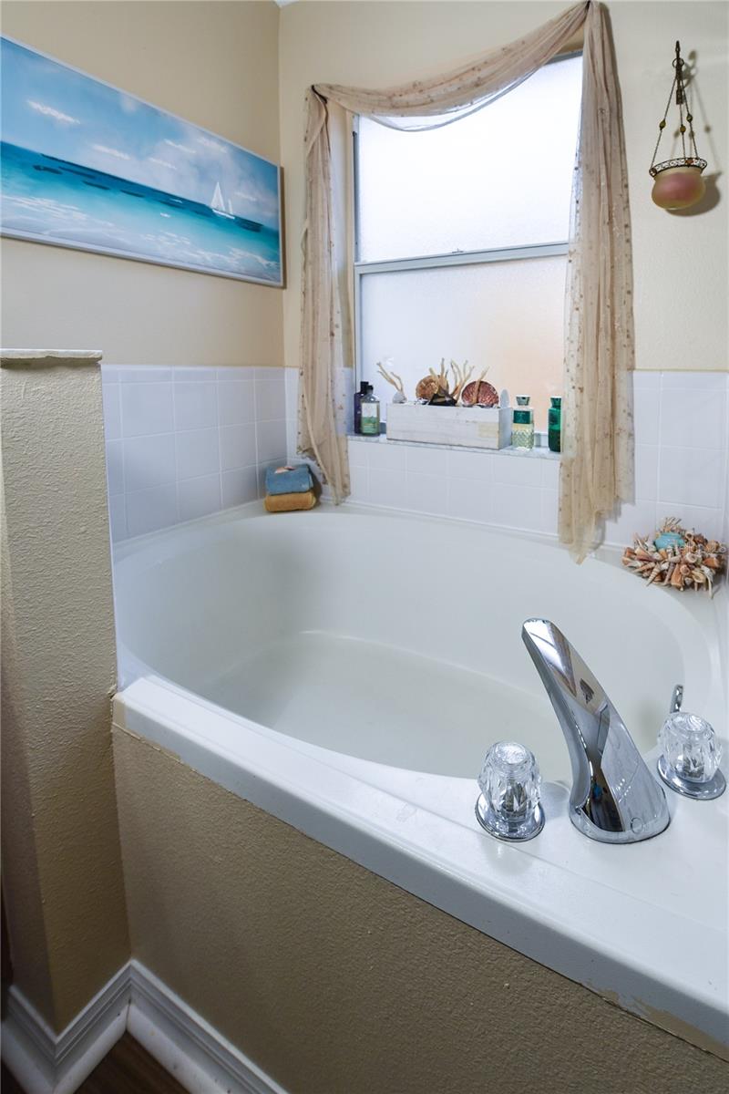 Image 37 of 94 For 2604 Clareside Drive