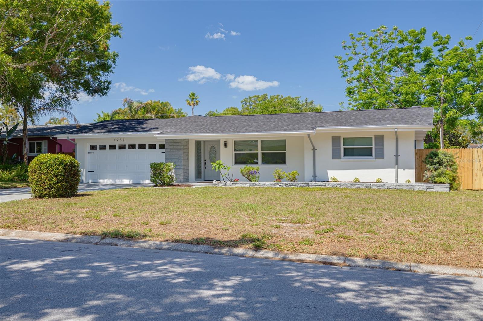 Image 2 of 30 For 1952 Algonquin Drive