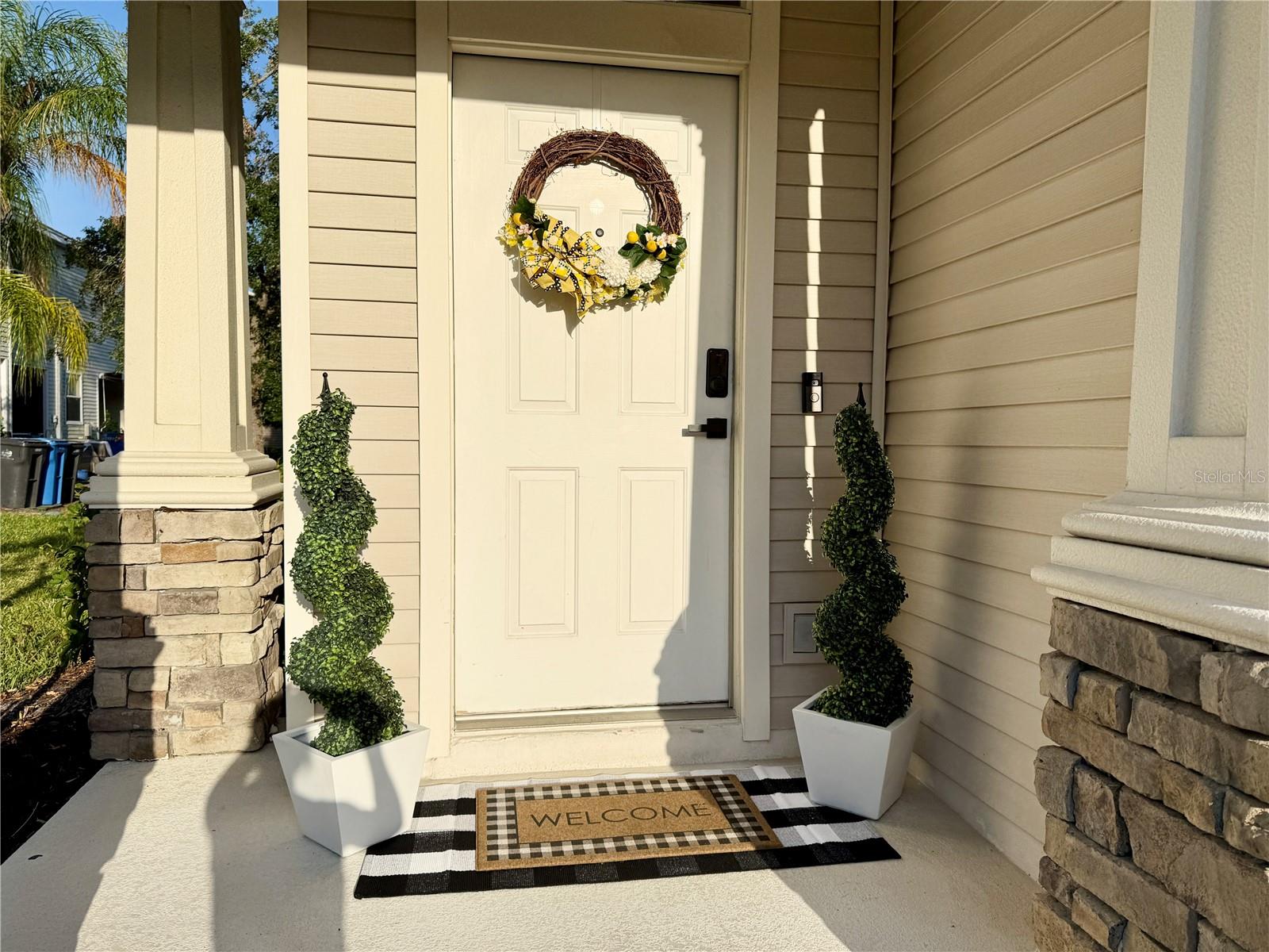 Listing photo id 0 for 12351 Country White Circle