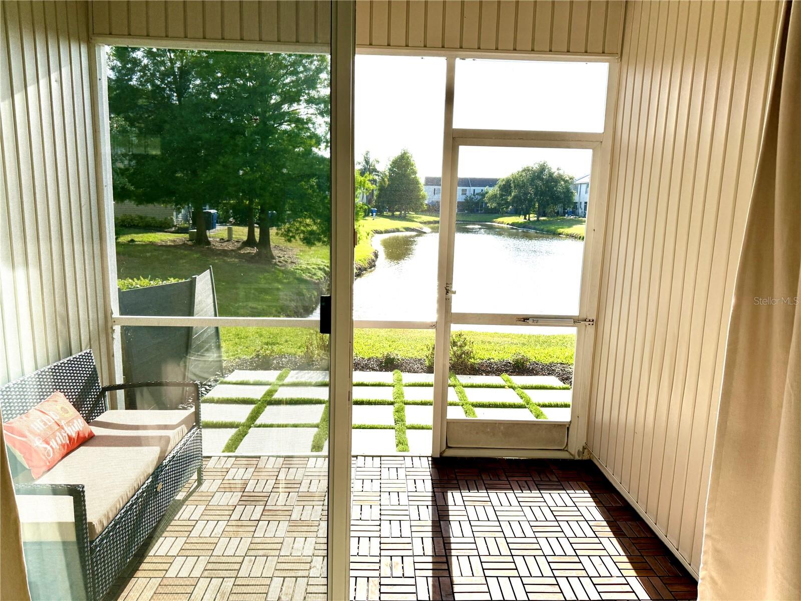 Listing photo id 1 for 12351 Country White Circle