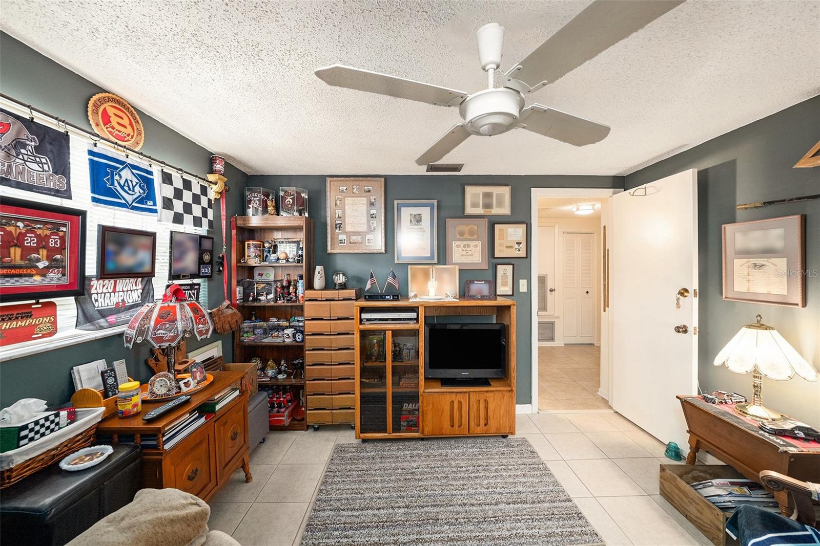Image 21 of 29 For 616 Highview Circle S