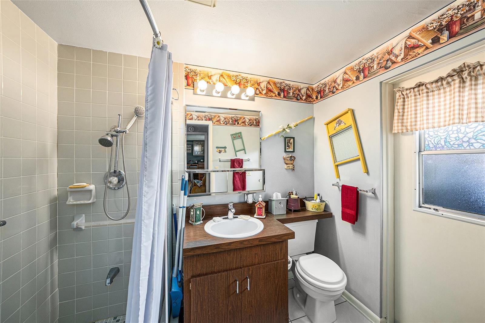 Image 23 of 29 For 616 Highview Circle S