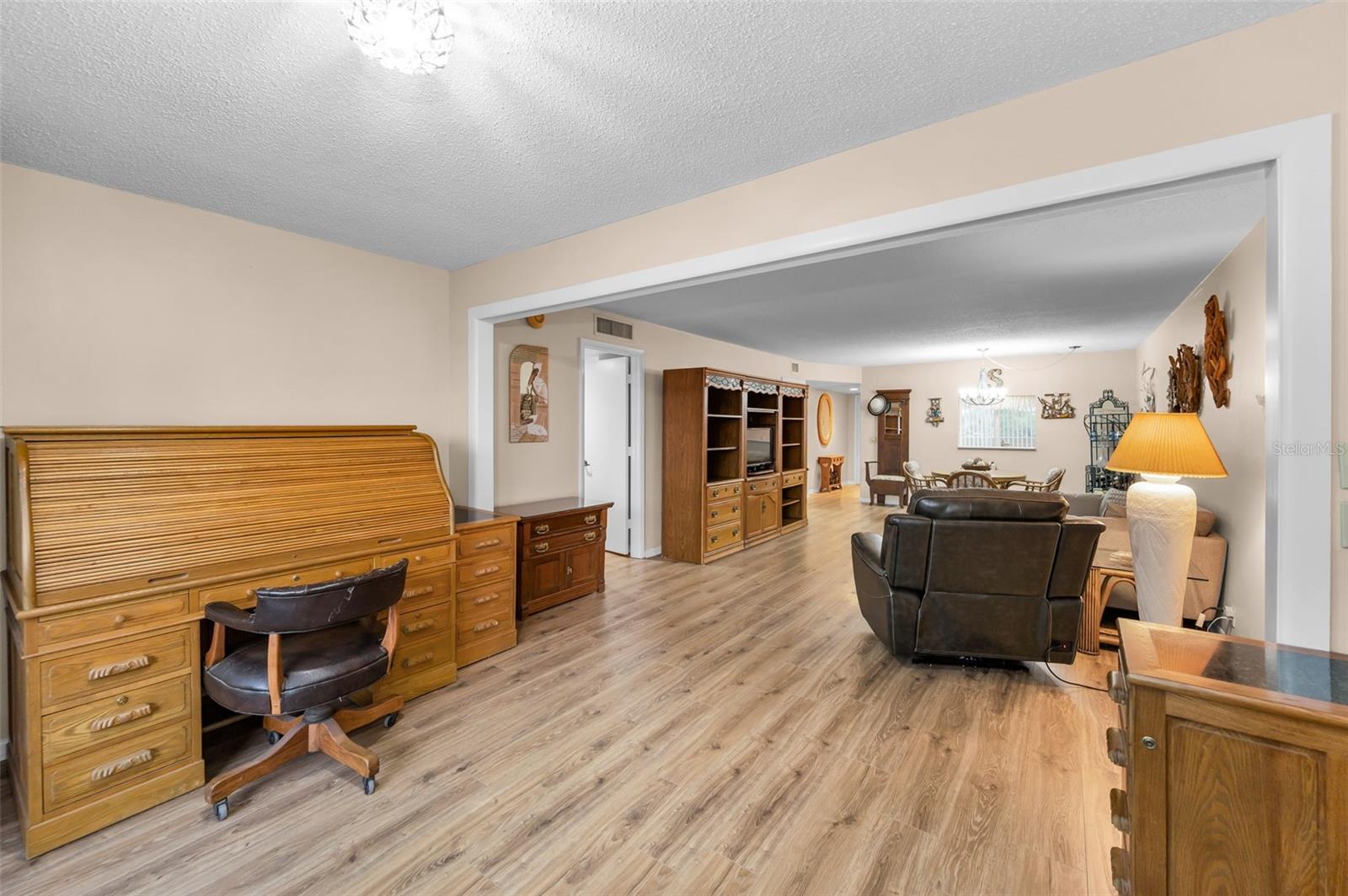 Image 17 of 60 For 3062 Eastland Boulevard 402