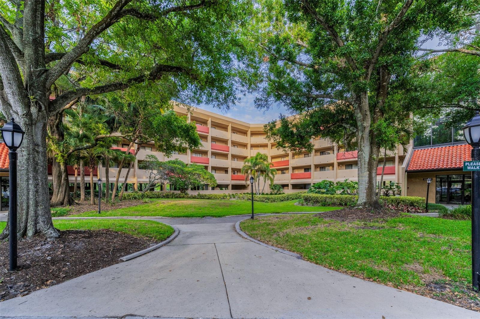 Image 2 of 60 For 3062 Eastland Boulevard 402