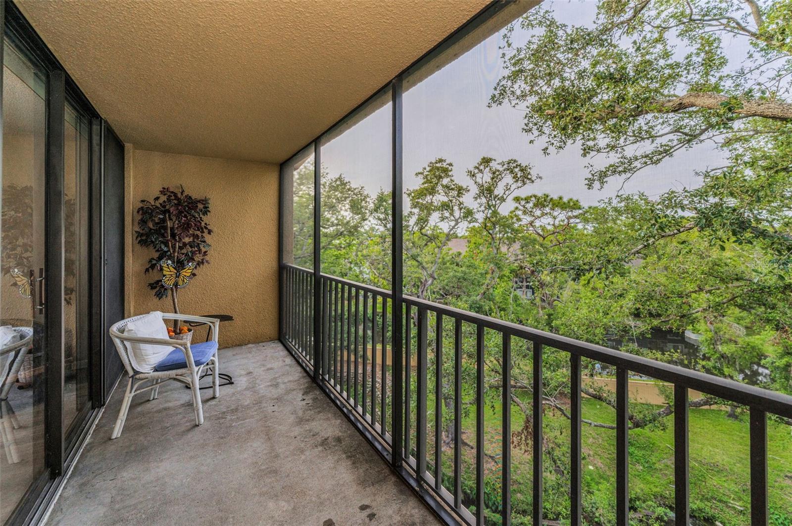Image 24 of 60 For 3062 Eastland Boulevard 402