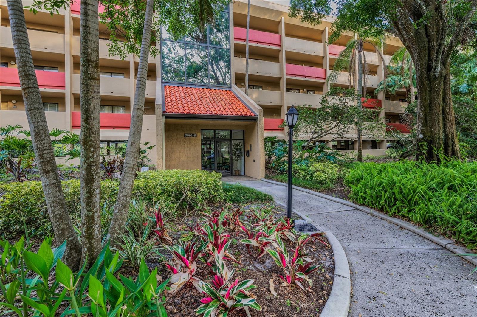 Image 3 of 60 For 3062 Eastland Boulevard 402