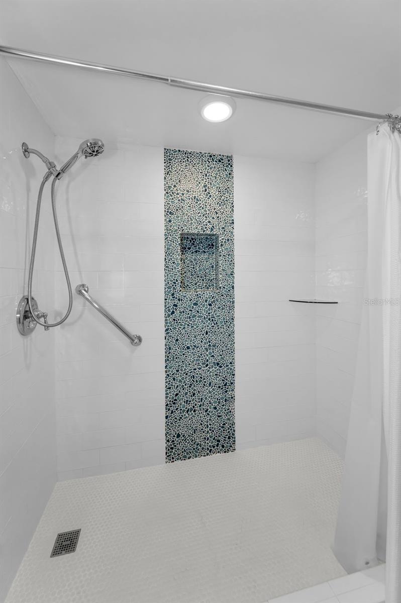Image 30 of 60 For 3062 Eastland Boulevard 402