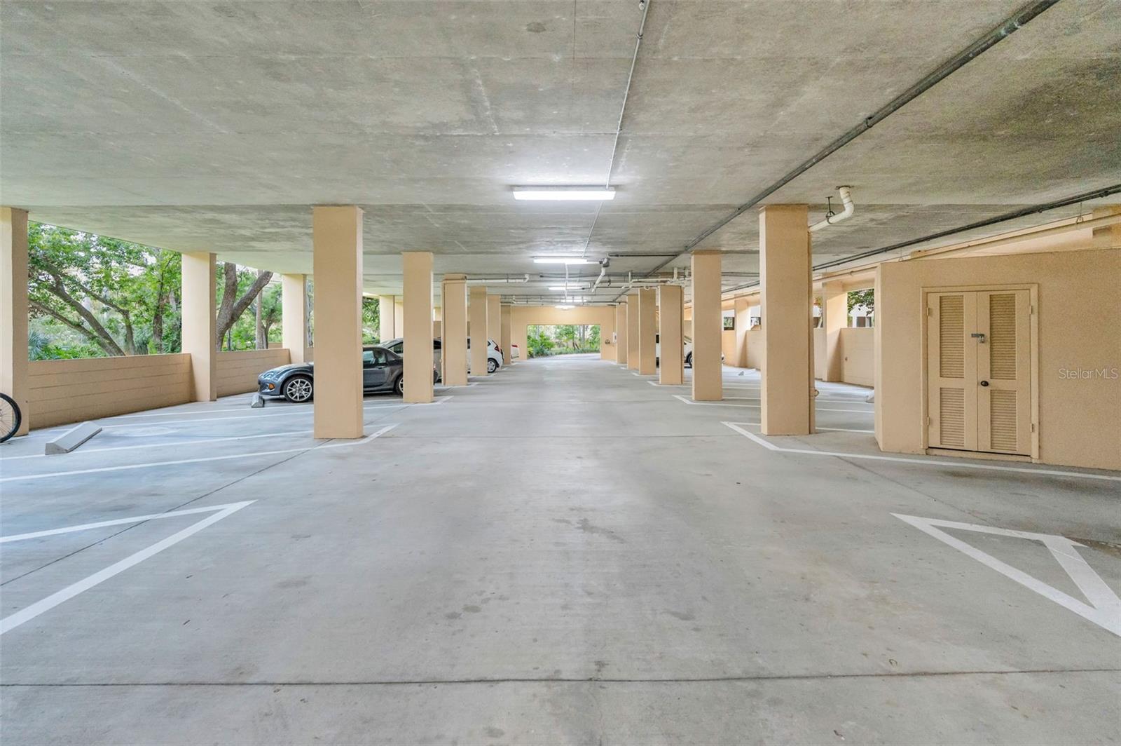 Image 39 of 60 For 3062 Eastland Boulevard 402