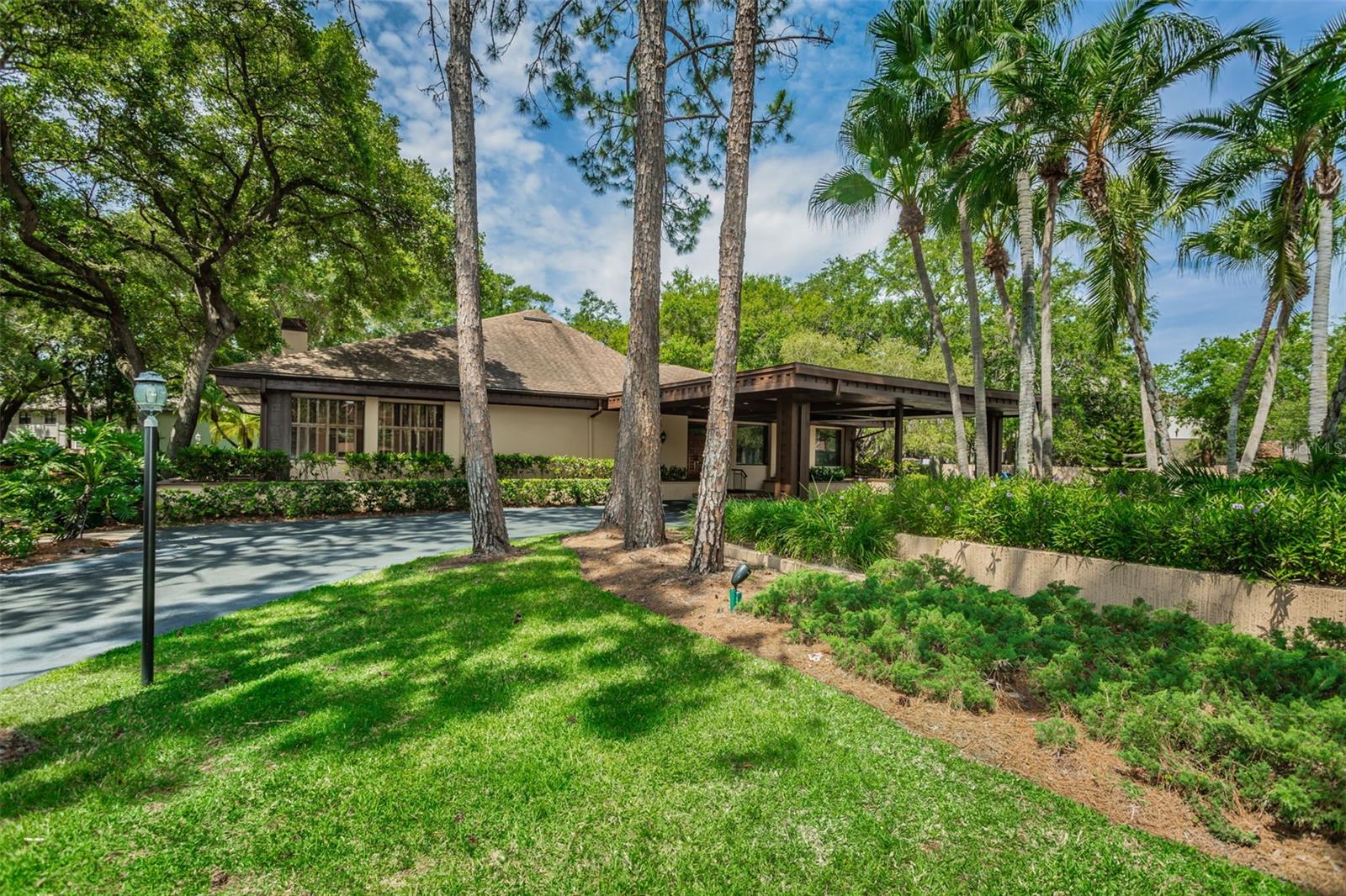 Image 40 of 60 For 3062 Eastland Boulevard 402