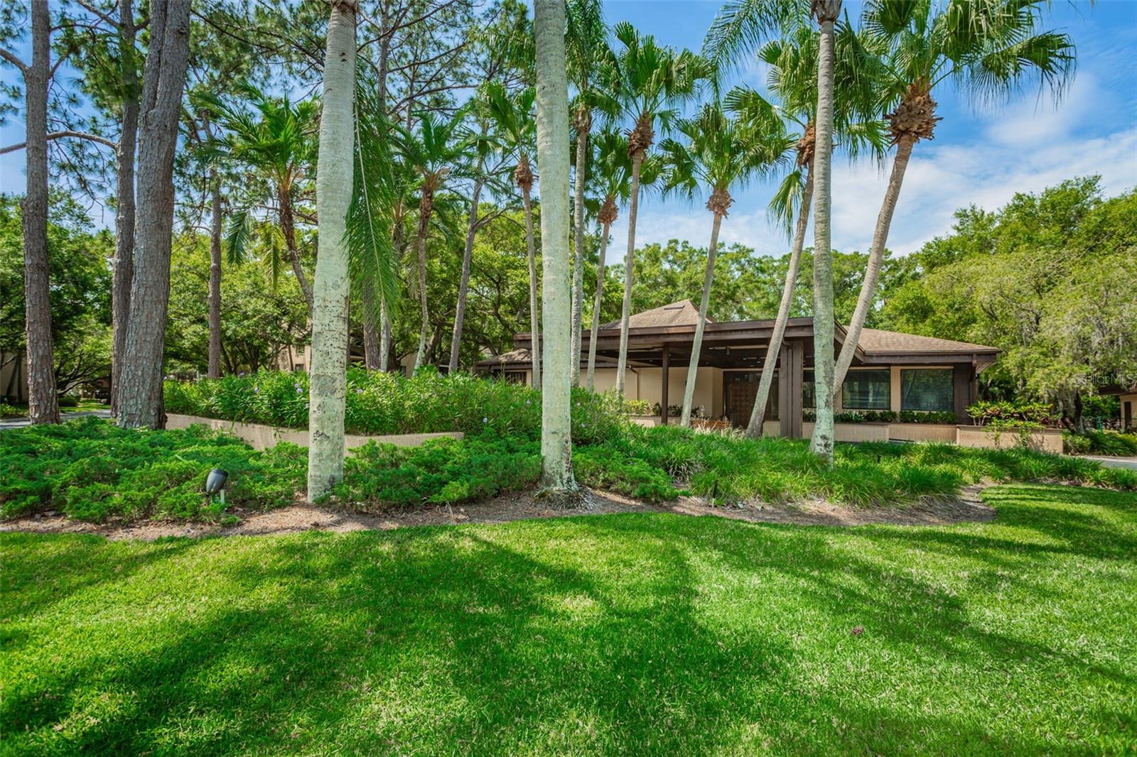 Image 41 of 60 For 3062 Eastland Boulevard 402