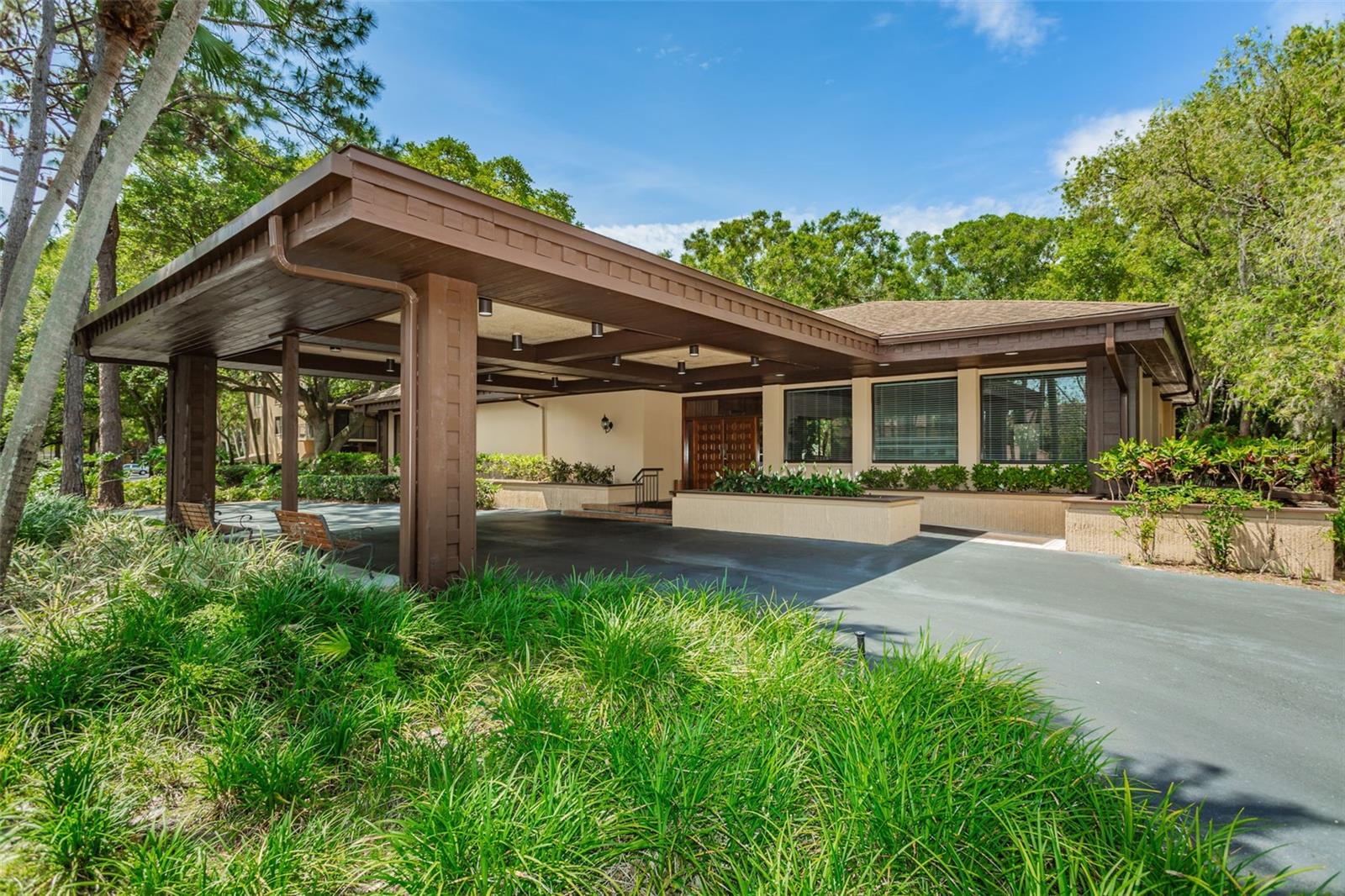 Image 42 of 60 For 3062 Eastland Boulevard 402