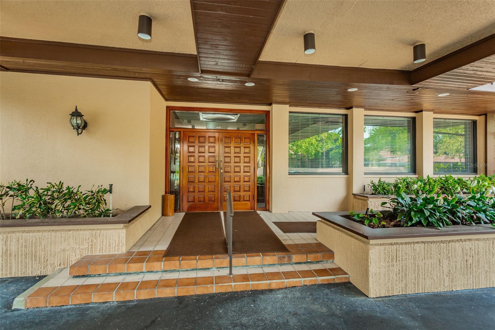 Image 43 of 60 For 3062 Eastland Boulevard 402