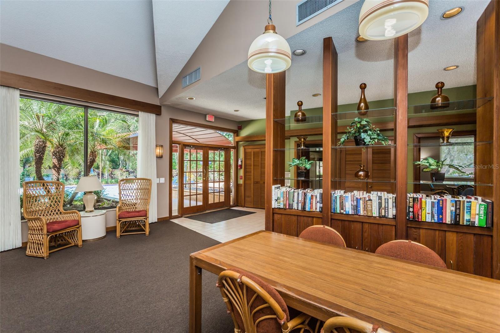 Image 45 of 60 For 3062 Eastland Boulevard 402