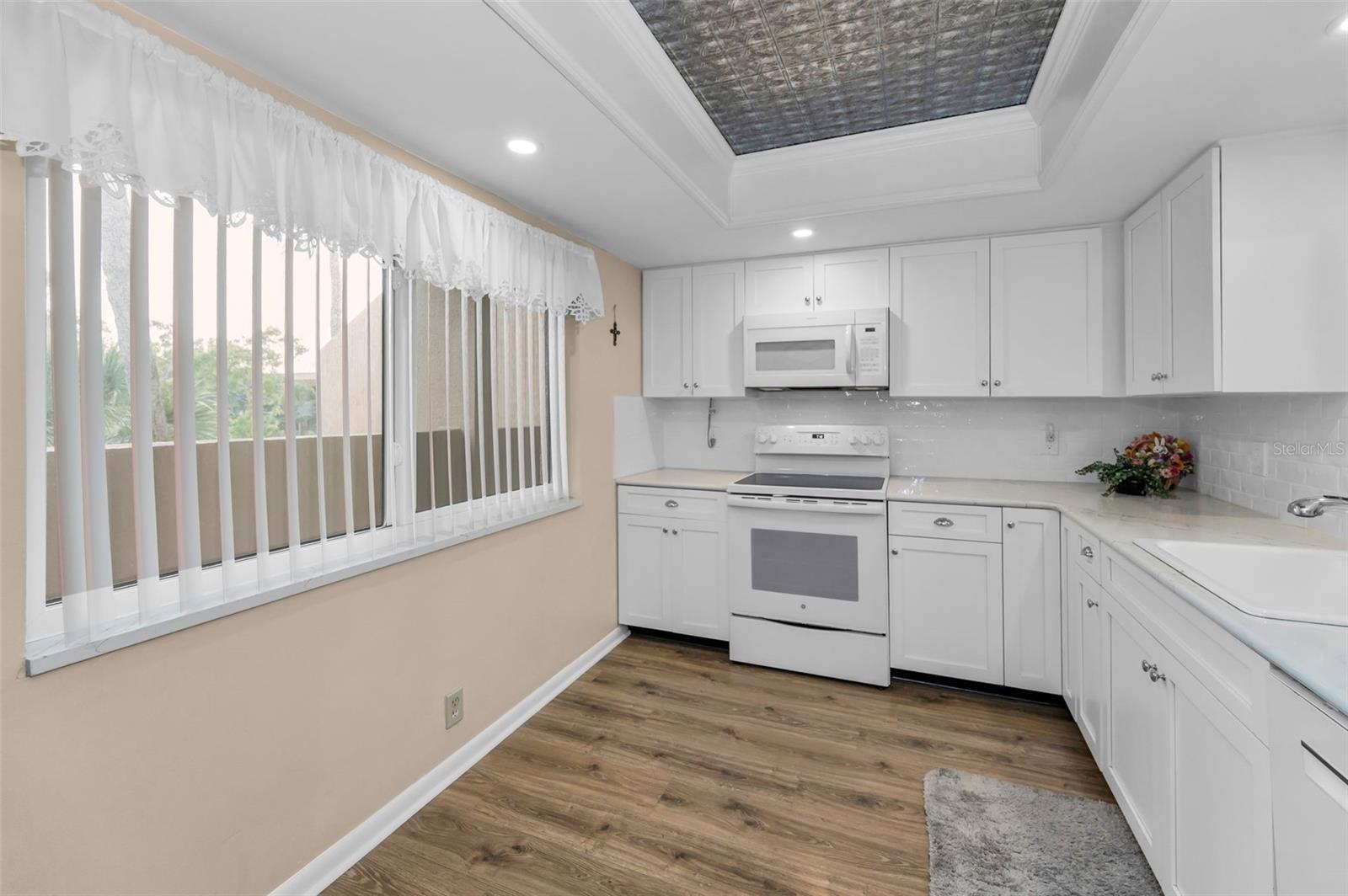 Image 7 of 60 For 3062 Eastland Boulevard 402