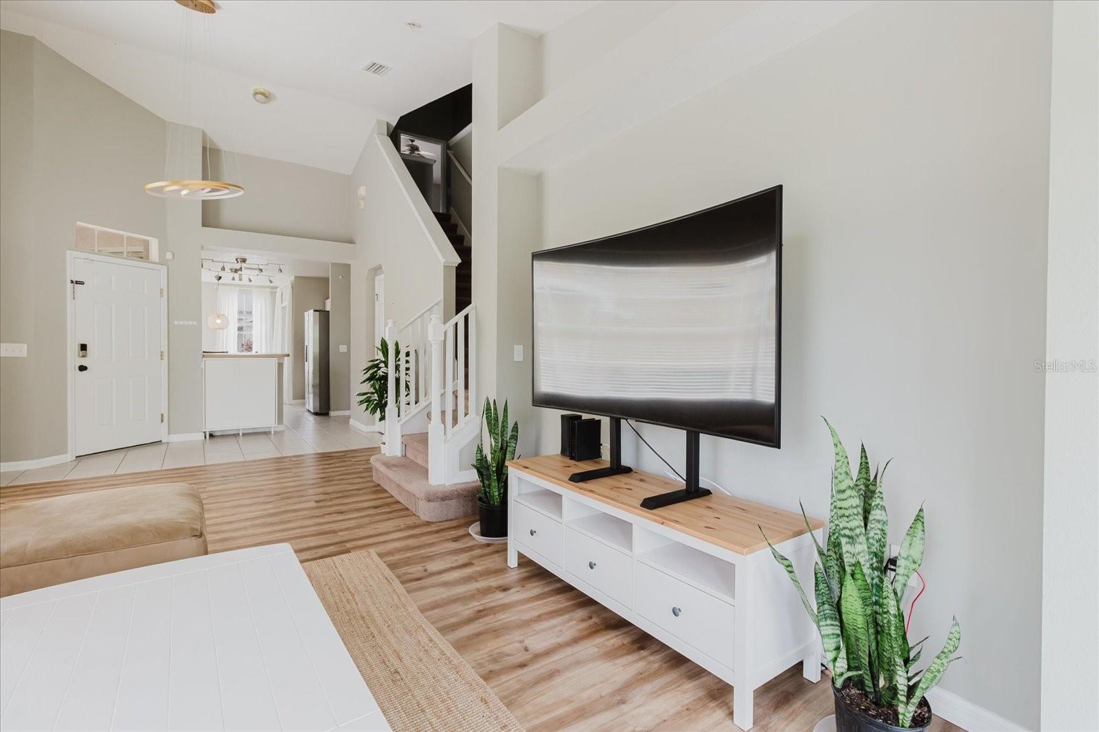 Listing photo id 10 for 6260 Olivedale Drive