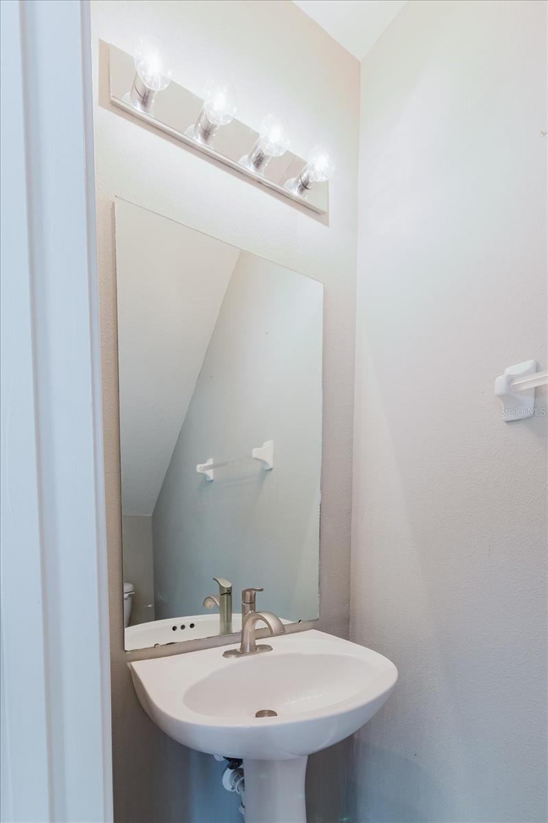 Listing photo id 11 for 6260 Olivedale Drive