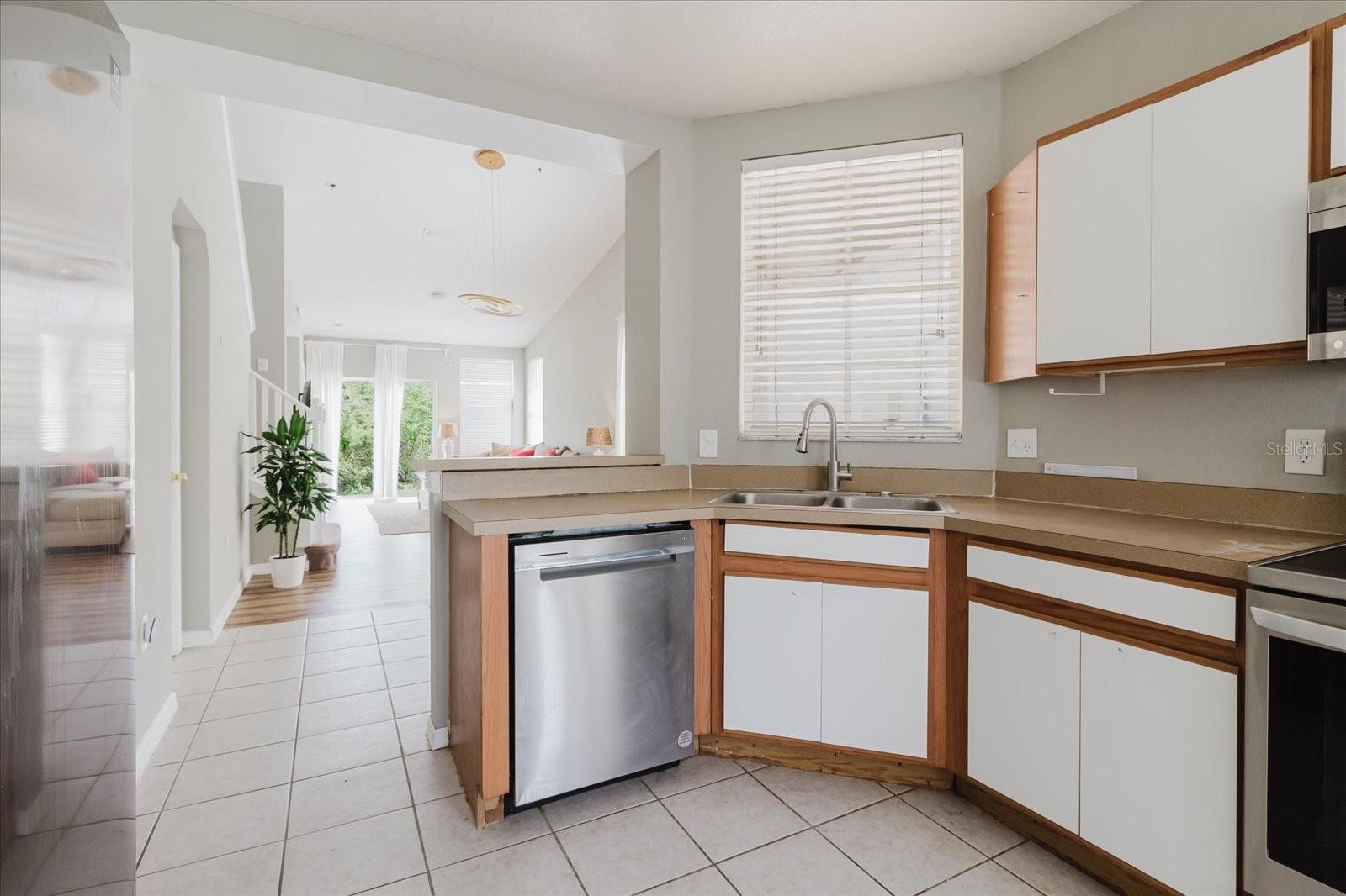 Listing photo id 14 for 6260 Olivedale Drive