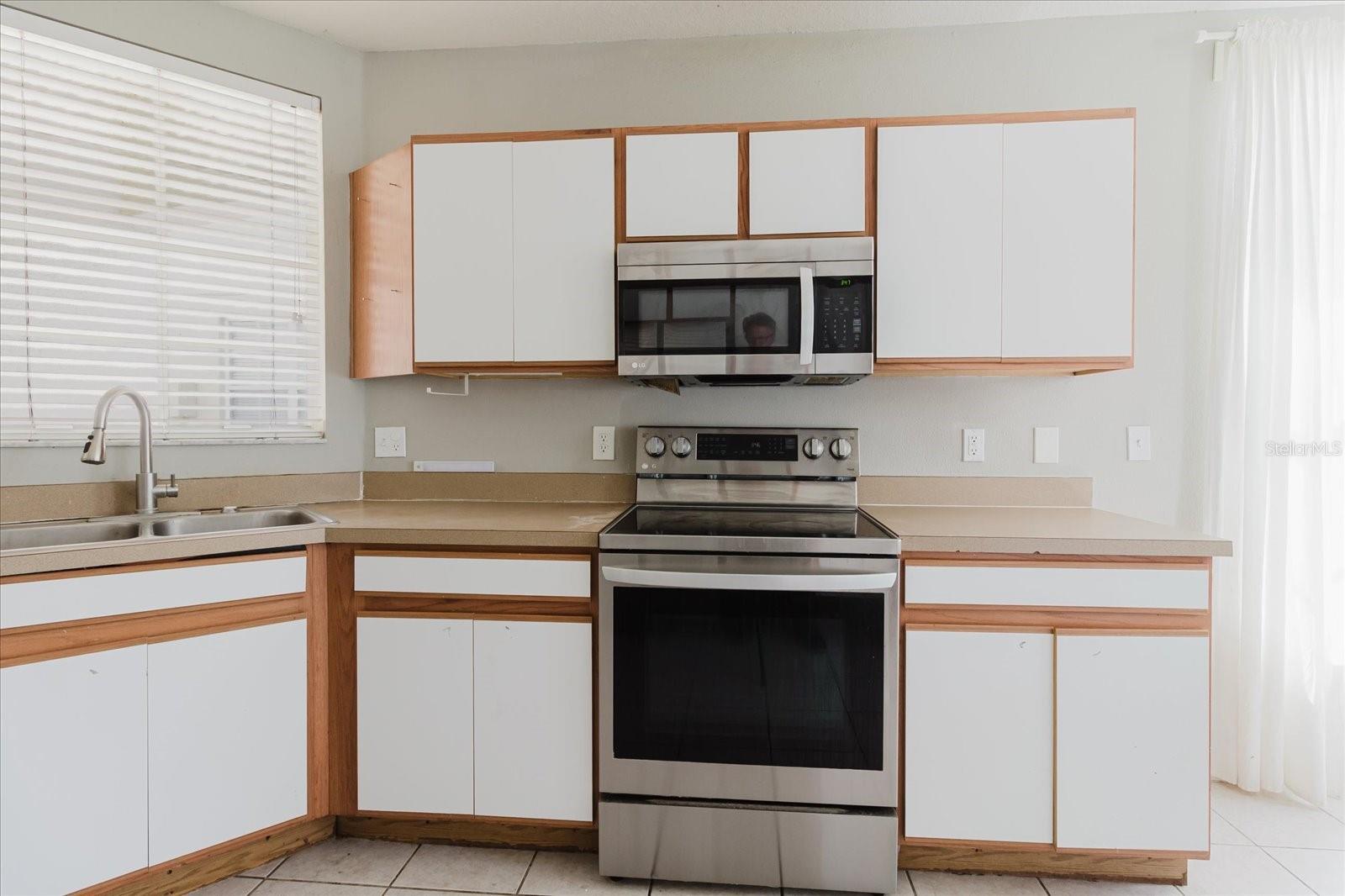 Listing photo id 15 for 6260 Olivedale Drive