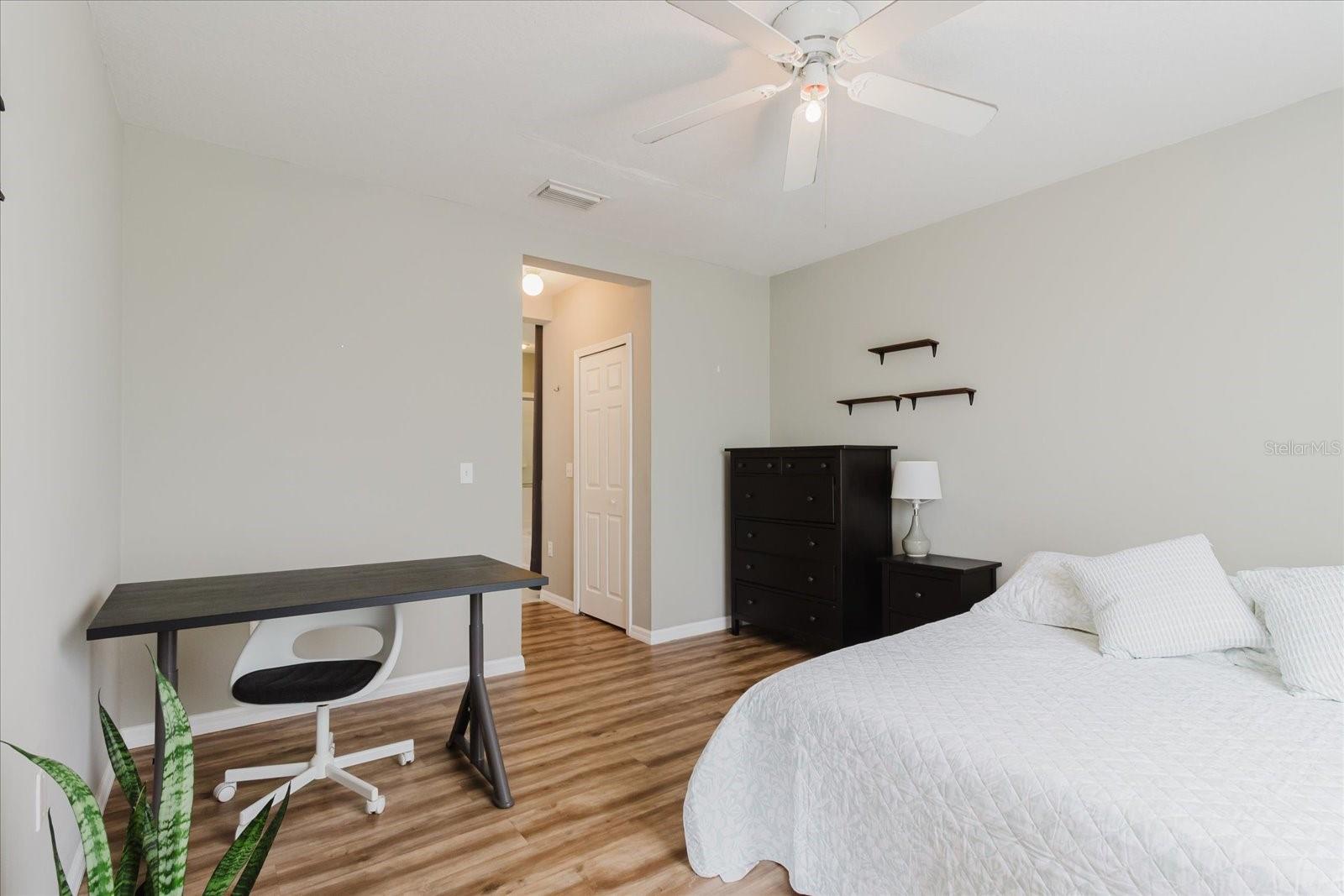 Listing photo id 26 for 6260 Olivedale Drive