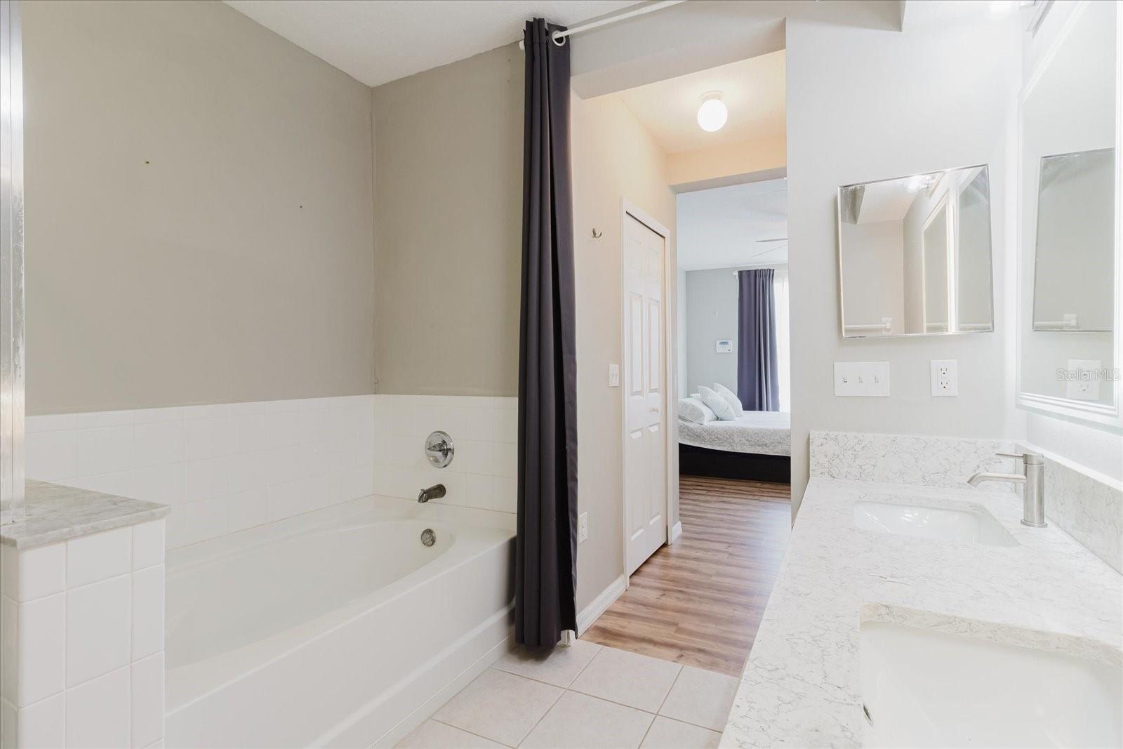 Listing photo id 32 for 6260 Olivedale Drive