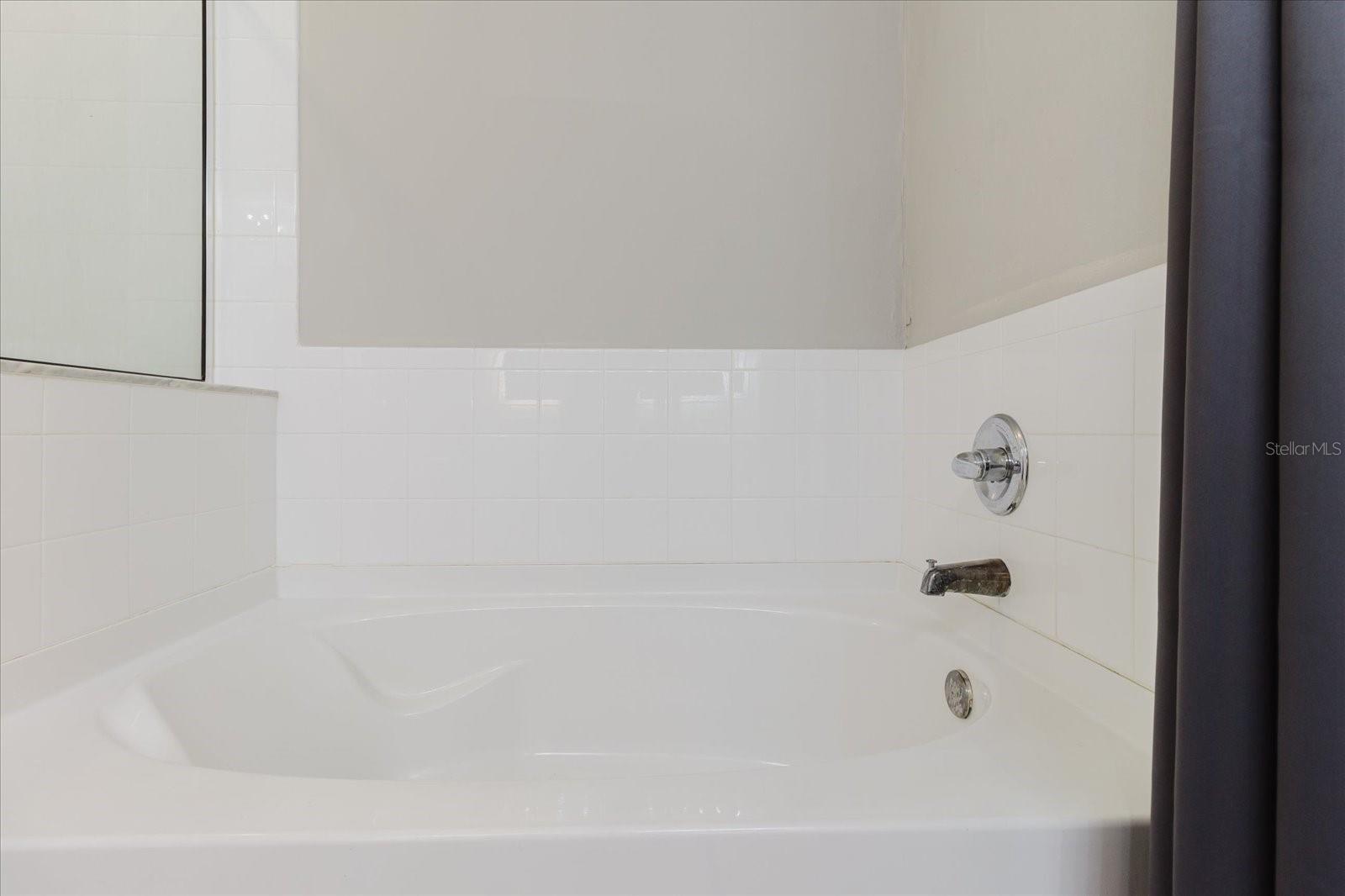 Listing photo id 33 for 6260 Olivedale Drive