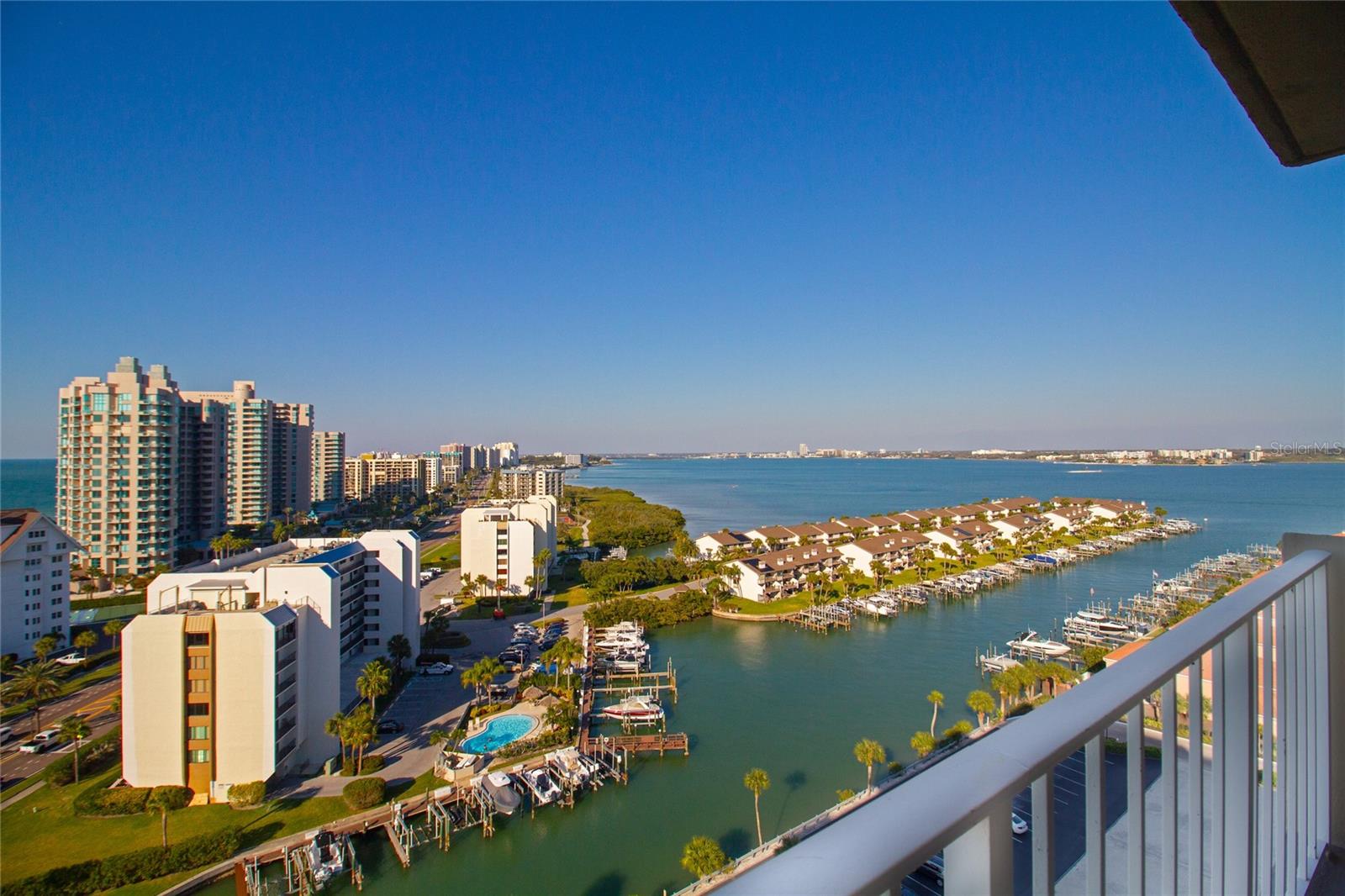 Image 22 of 51 For 1621 Gulf Boulevard 1604
