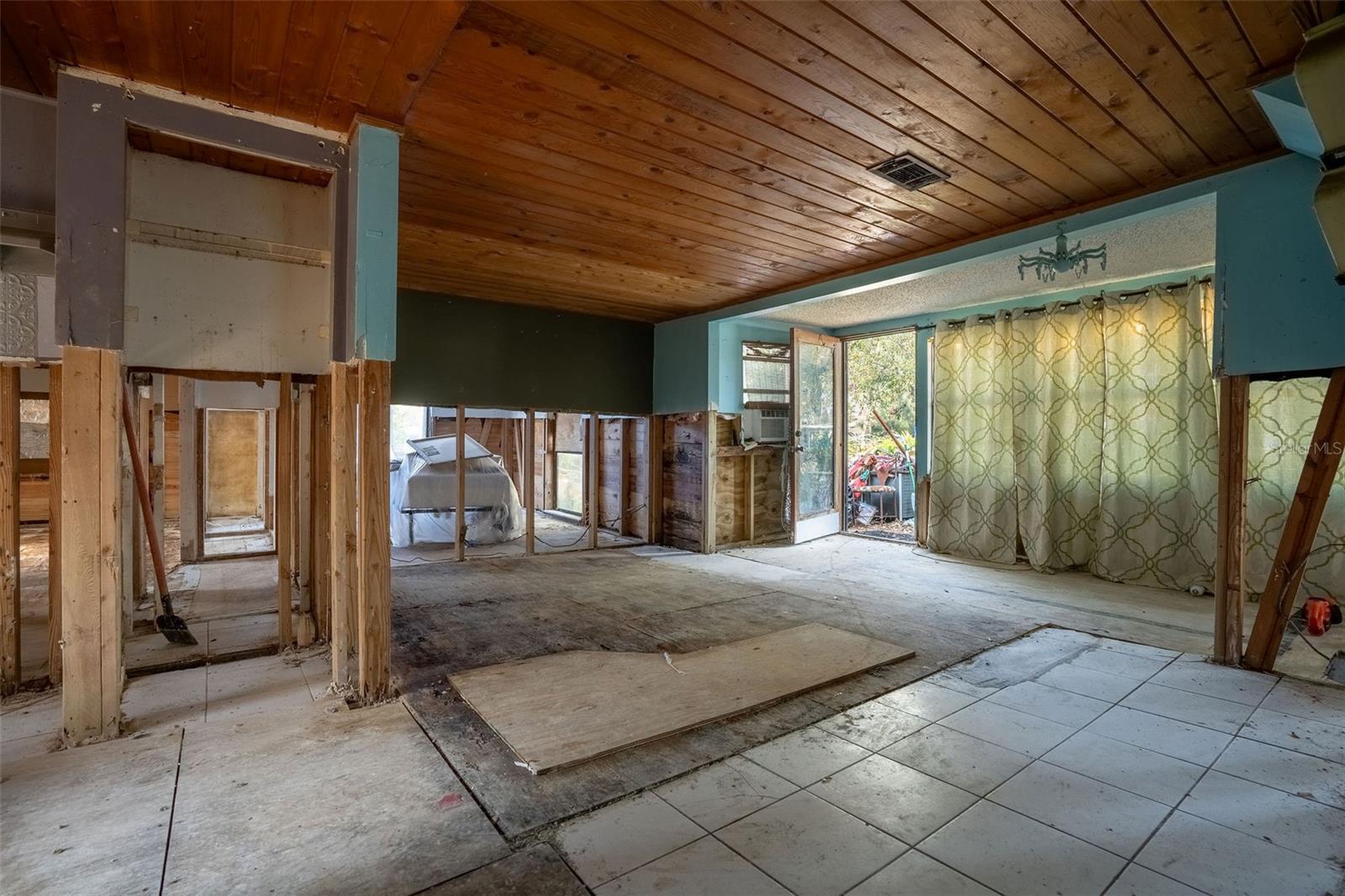 Image 3 of 17 For 9810 Parsons Street