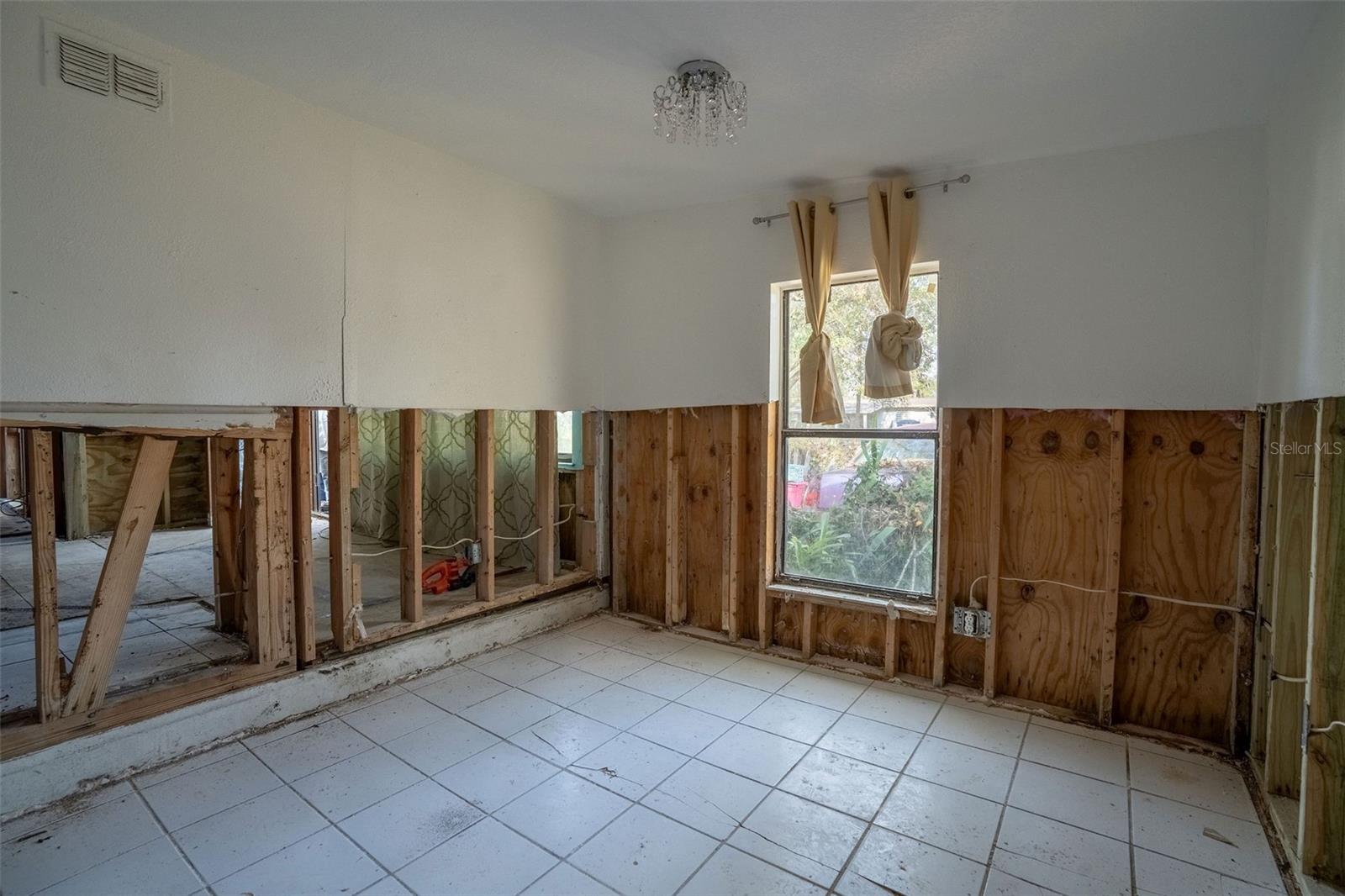 Image 5 of 17 For 9810 Parsons Street