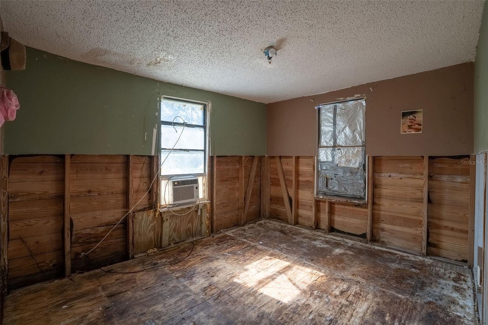 Image 6 of 17 For 9810 Parsons Street
