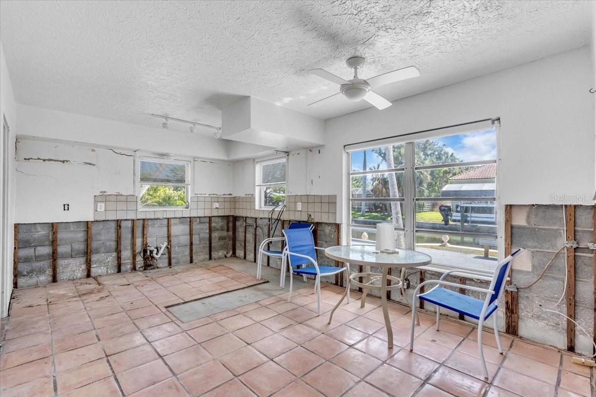 Image 11 of 59 For 396 Avenida Madera