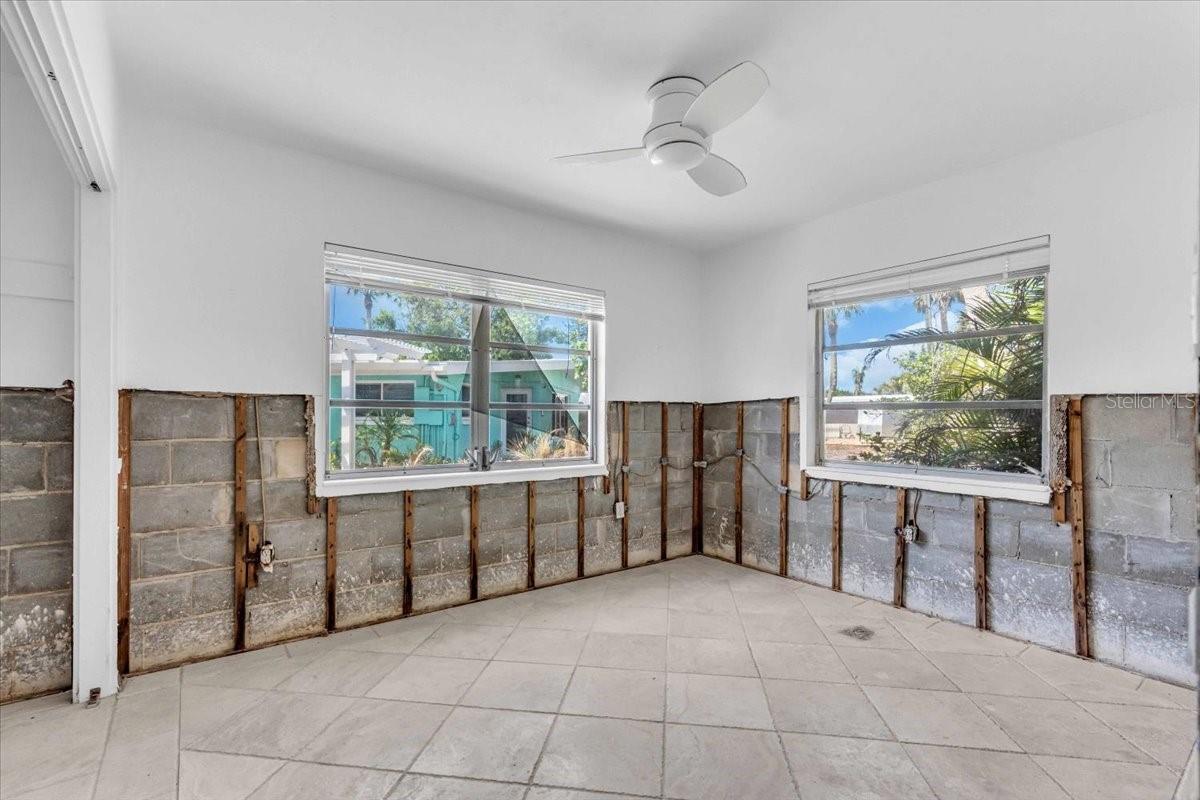 Image 17 of 59 For 396 Avenida Madera