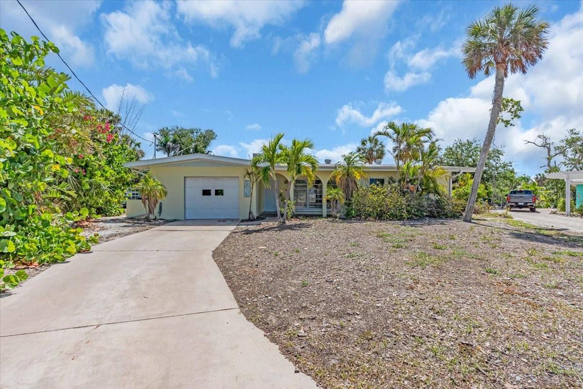 Image 4 of 59 For 396 Avenida Madera