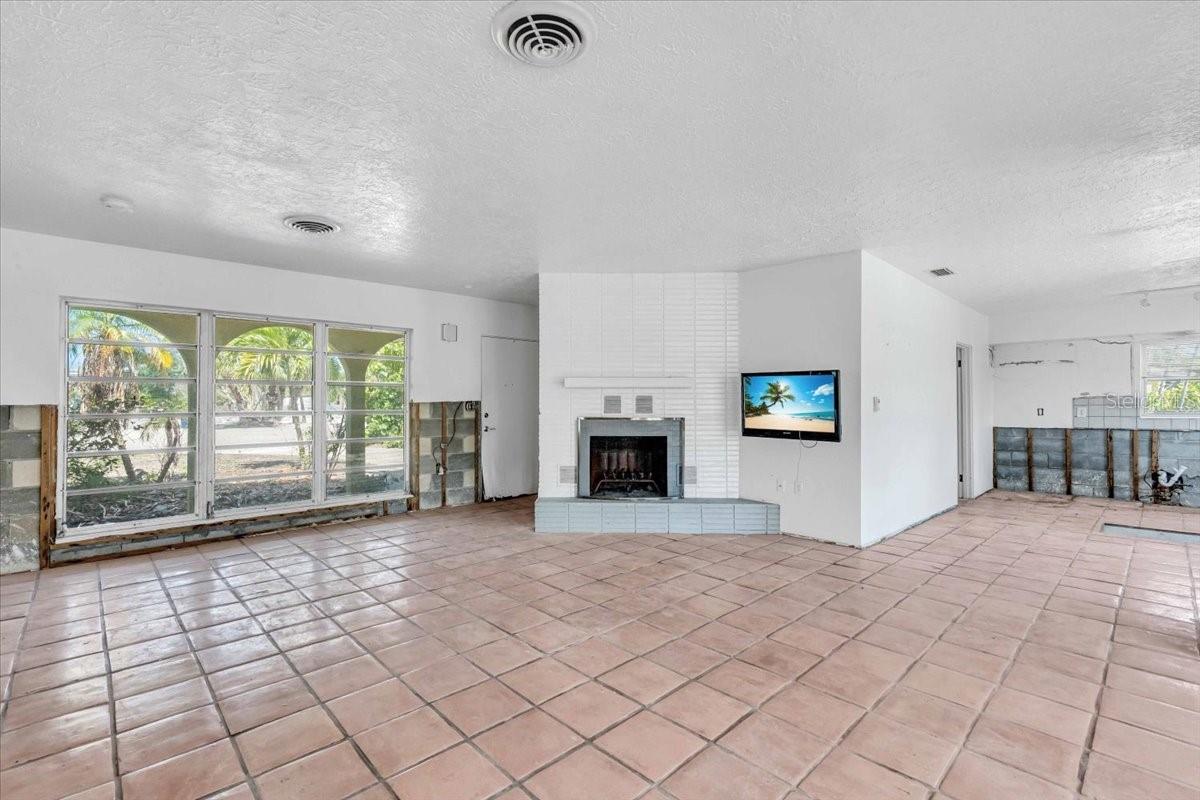 Image 6 of 59 For 396 Avenida Madera