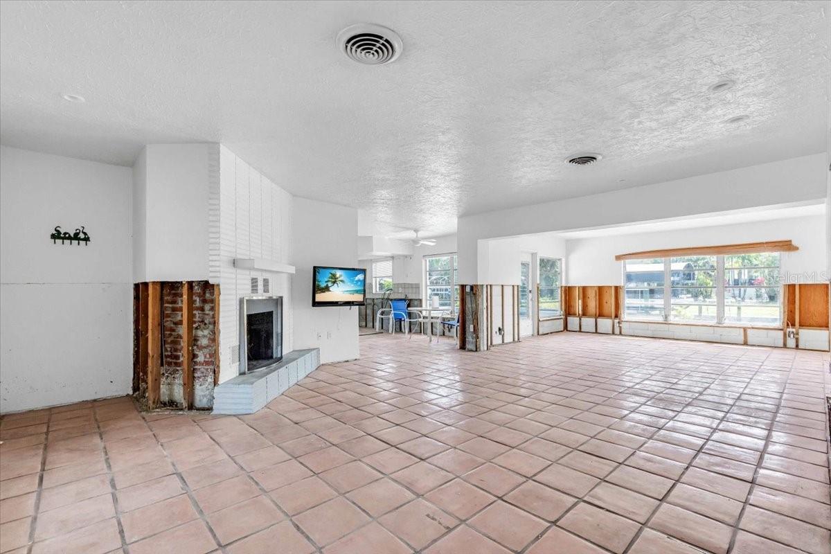 Image 7 of 59 For 396 Avenida Madera
