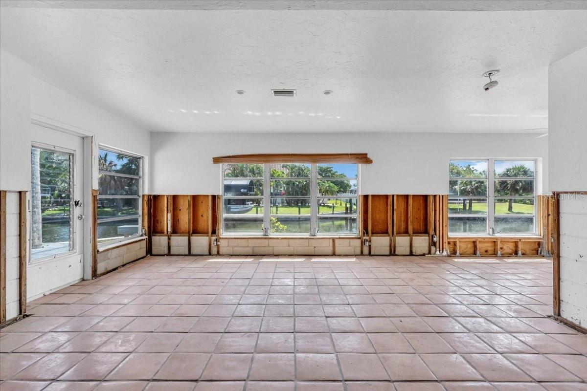 Image 9 of 59 For 396 Avenida Madera