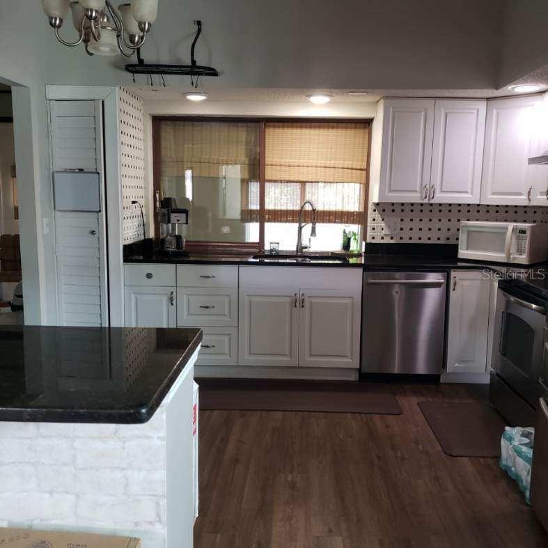 Image 11 of 21 For 2101 Sunset Point Road 2305
