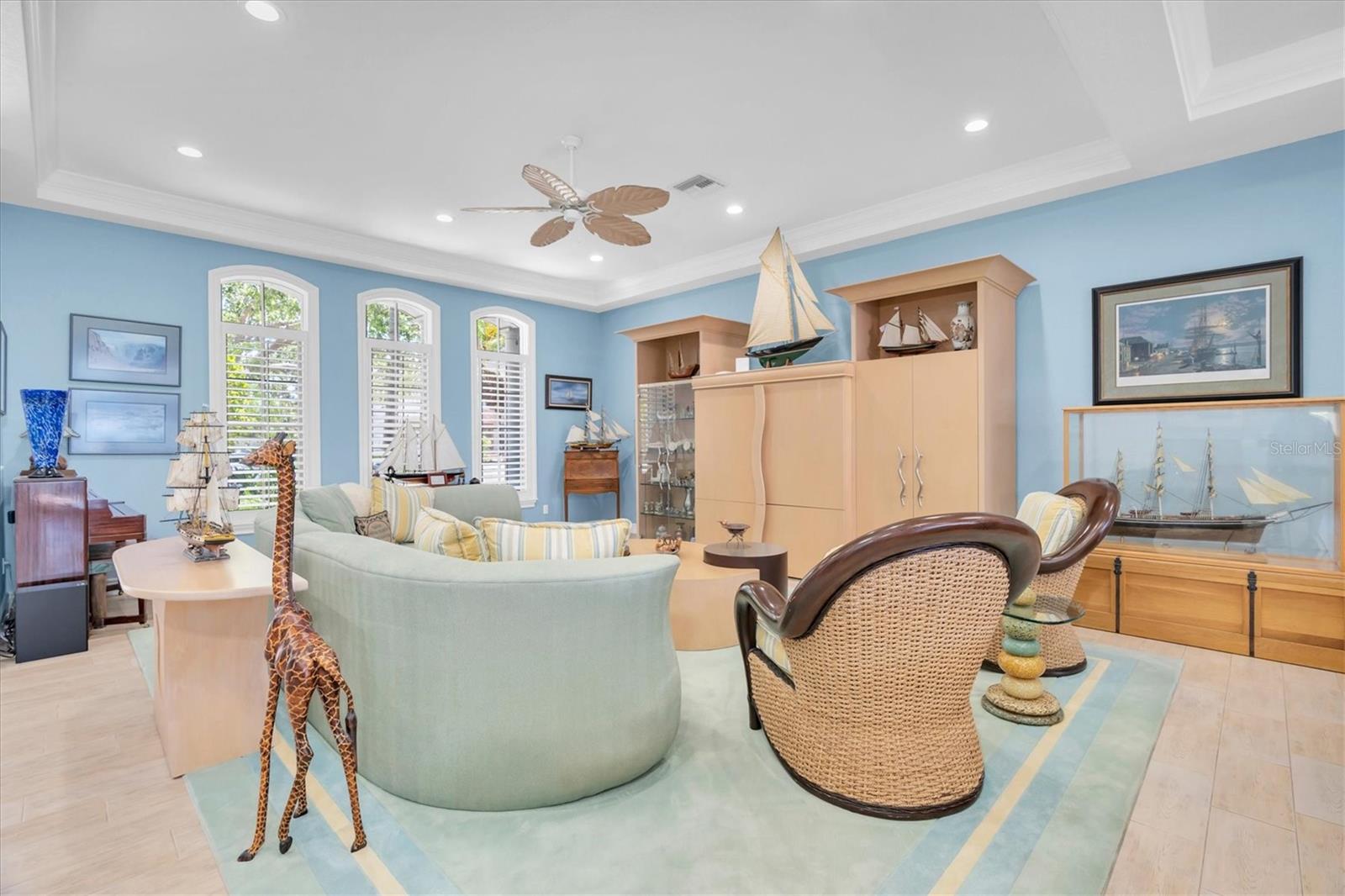 Image 10 of 62 For 860 Harbor Island
