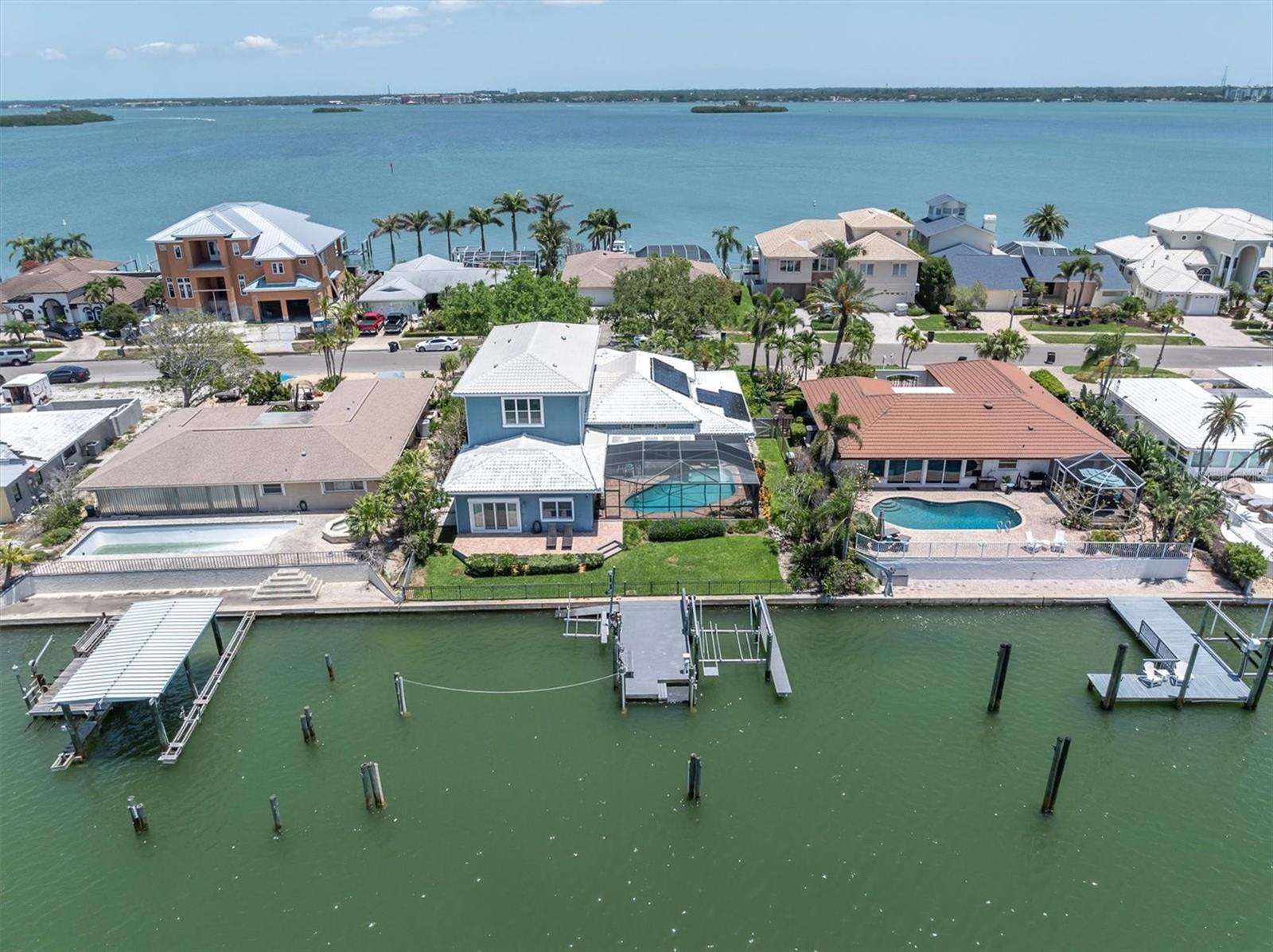 Image 50 of 62 For 860 Harbor Island