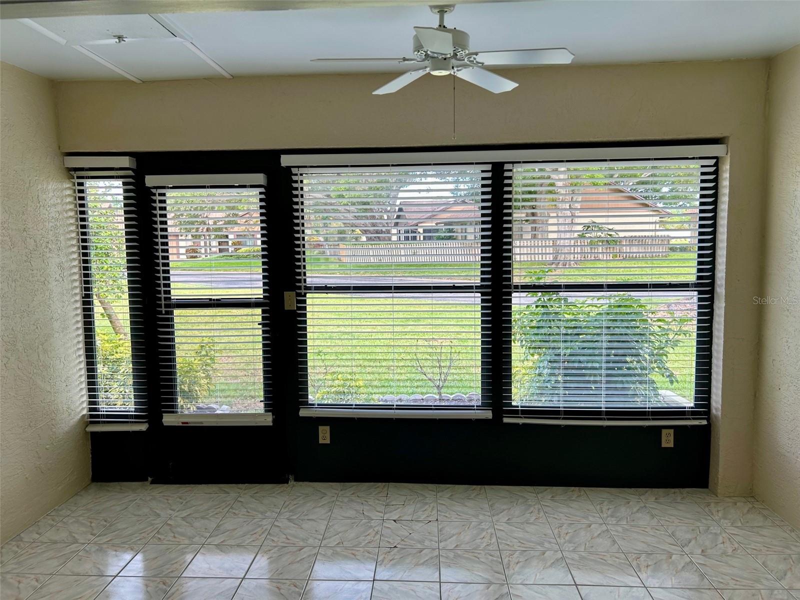 Listing photo id 10 for 2567 Oakleaf Lane 41b